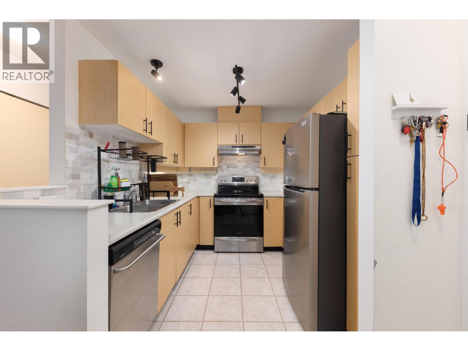 415 7038 21st Avenue Property Photo 2
