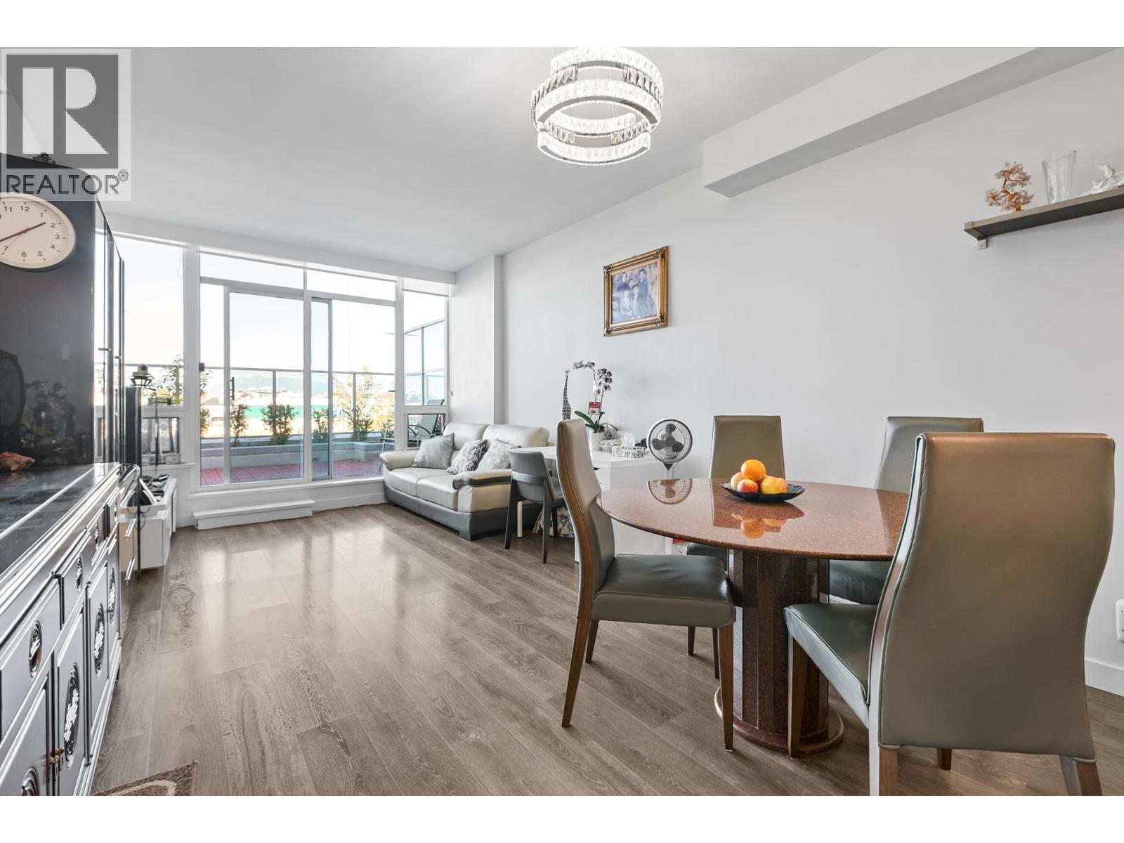 516 5599 Cooney Road Property Photo 4