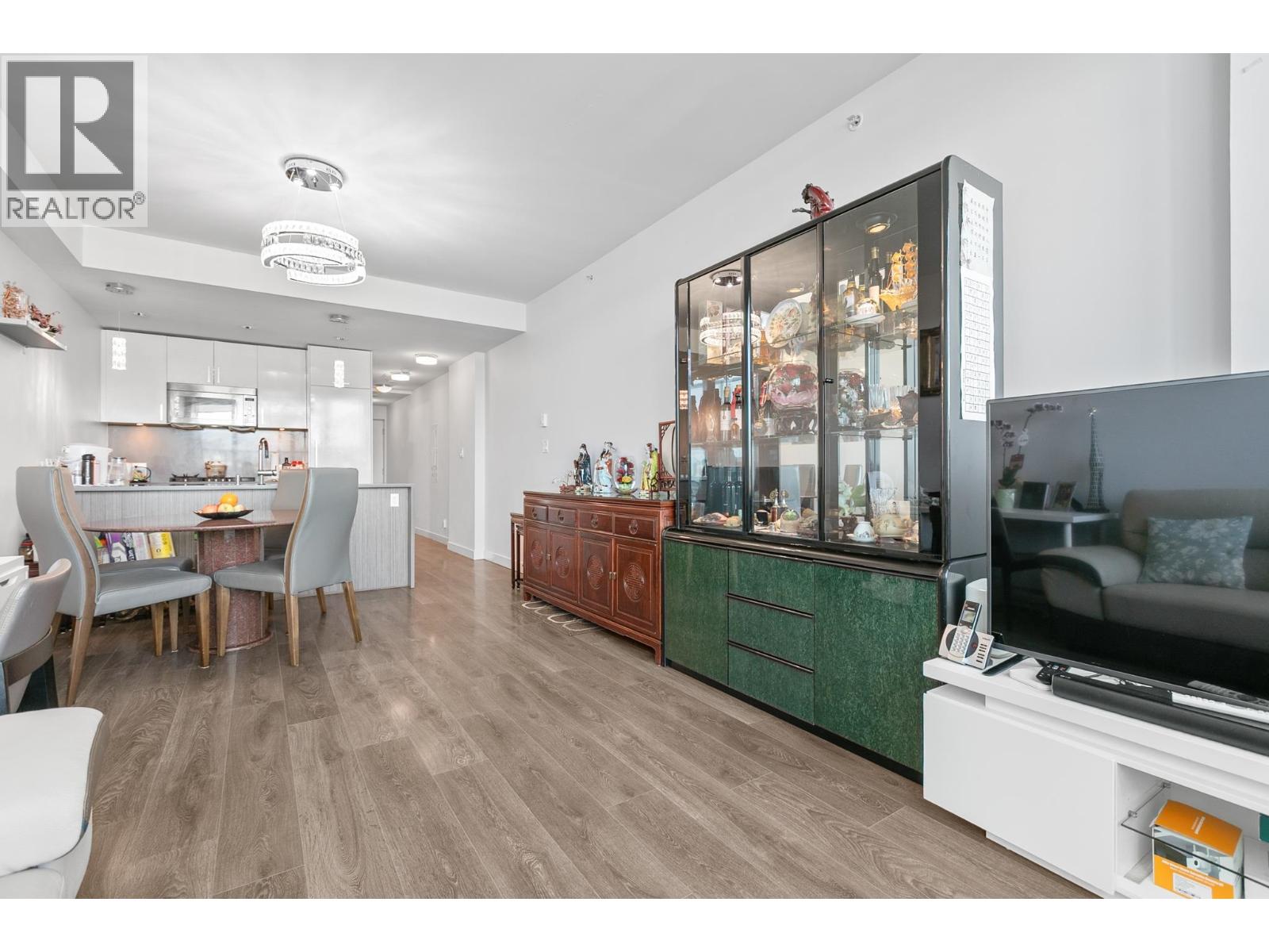 516 5599 Cooney Road Property Photo 8