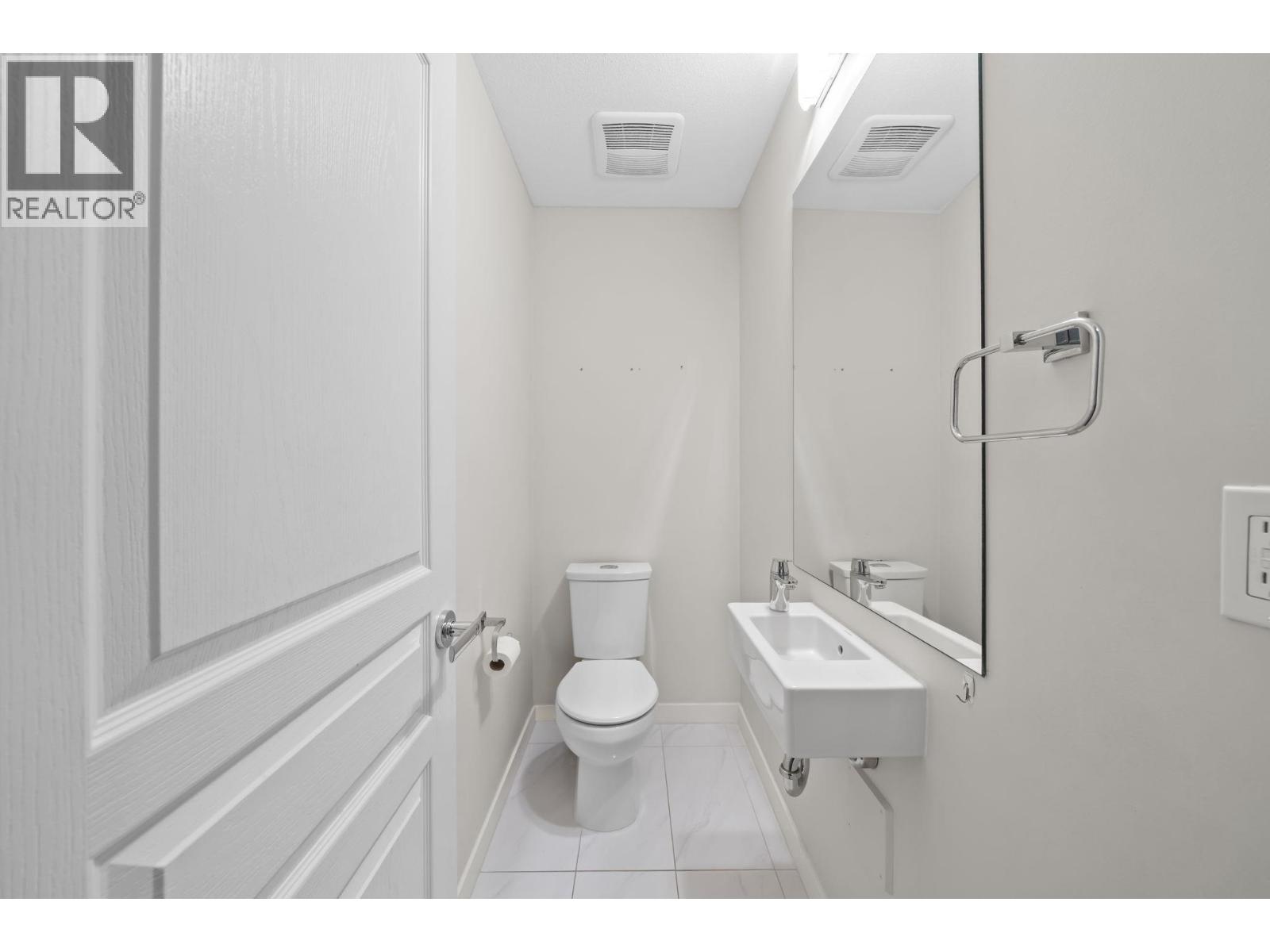 43 5551 Admiral Way Property Photo 7