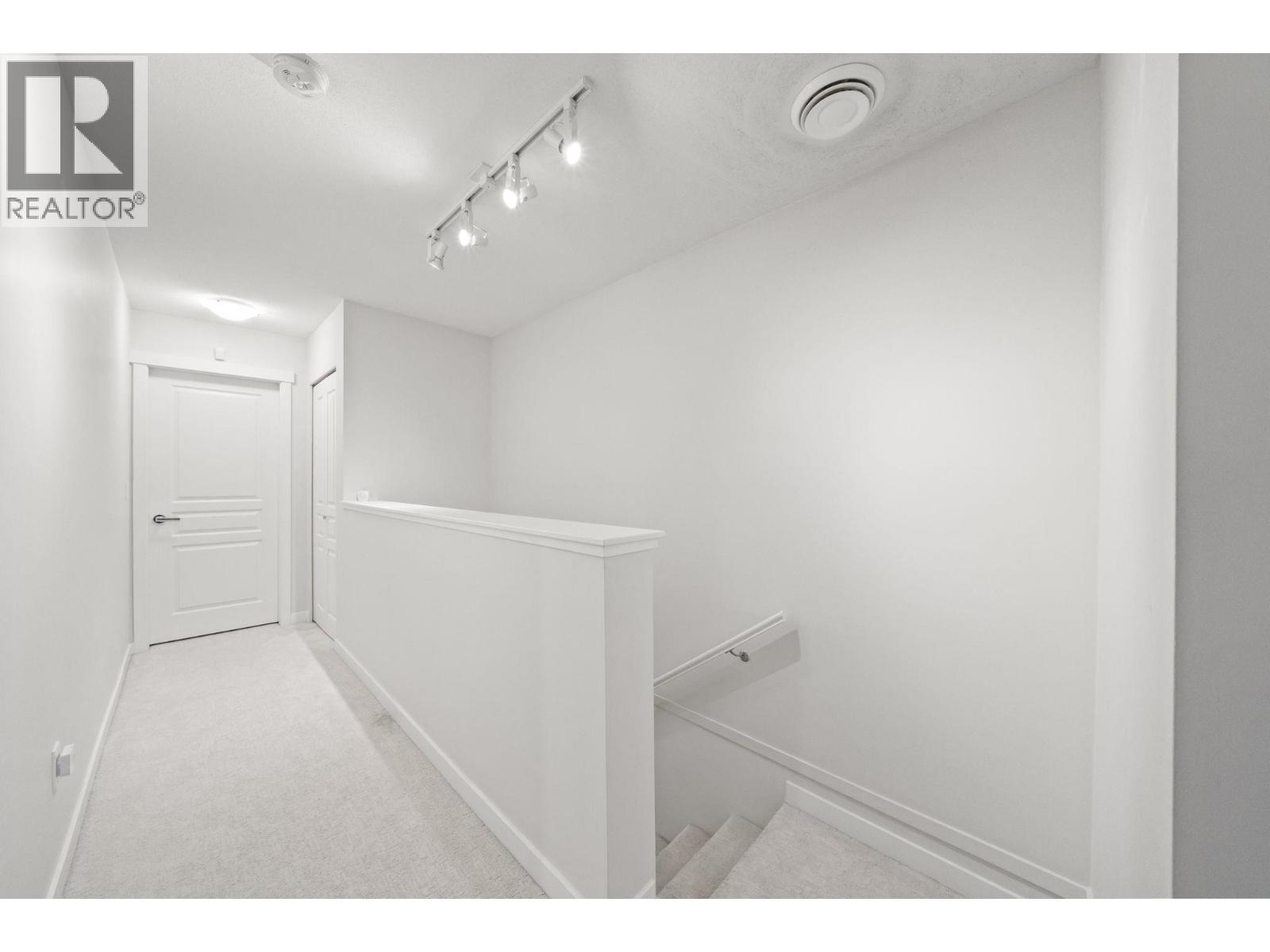 43 5551 Admiral Way Property Photo 8