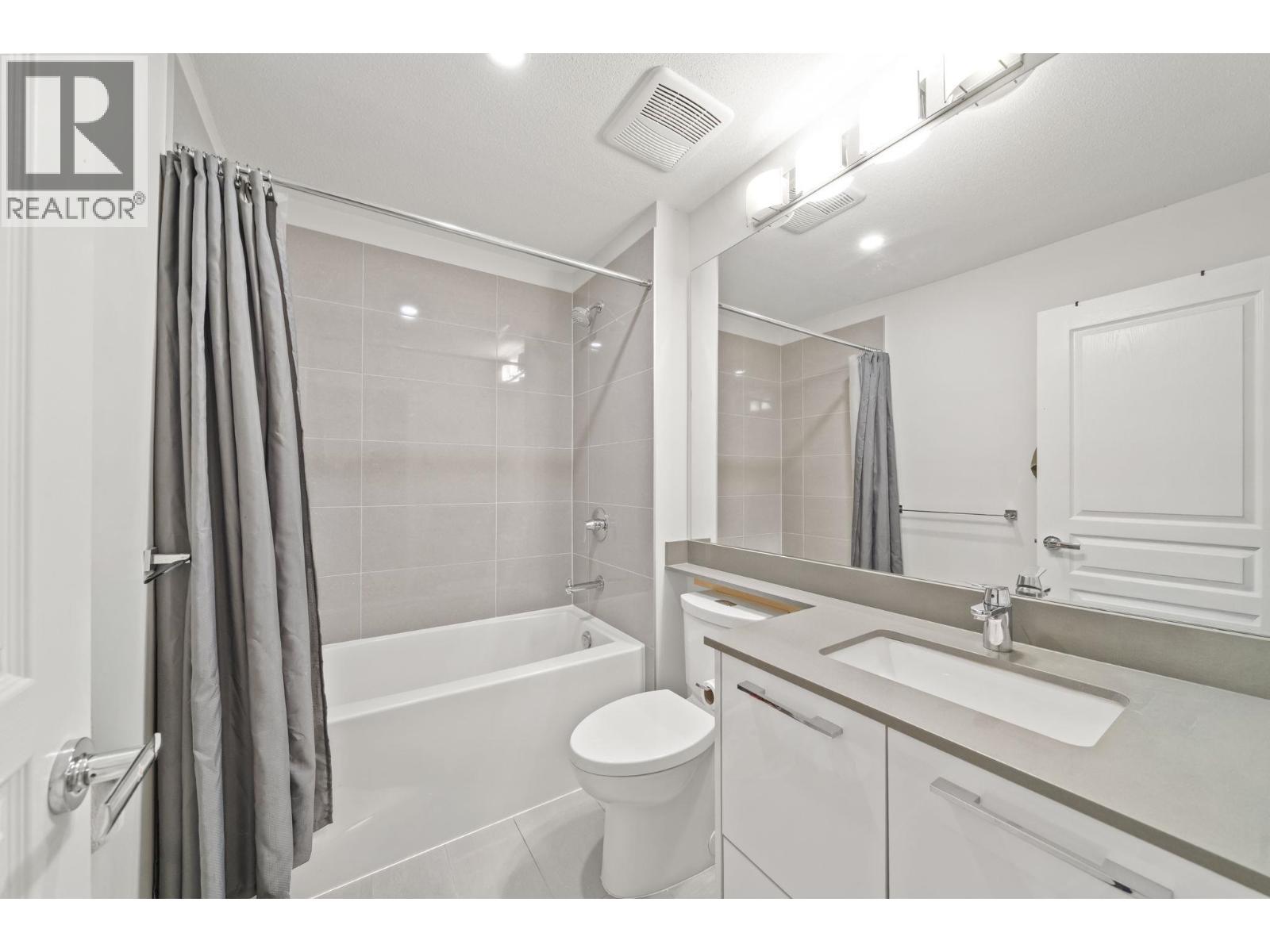 43 5551 Admiral Way Property Photo 12
