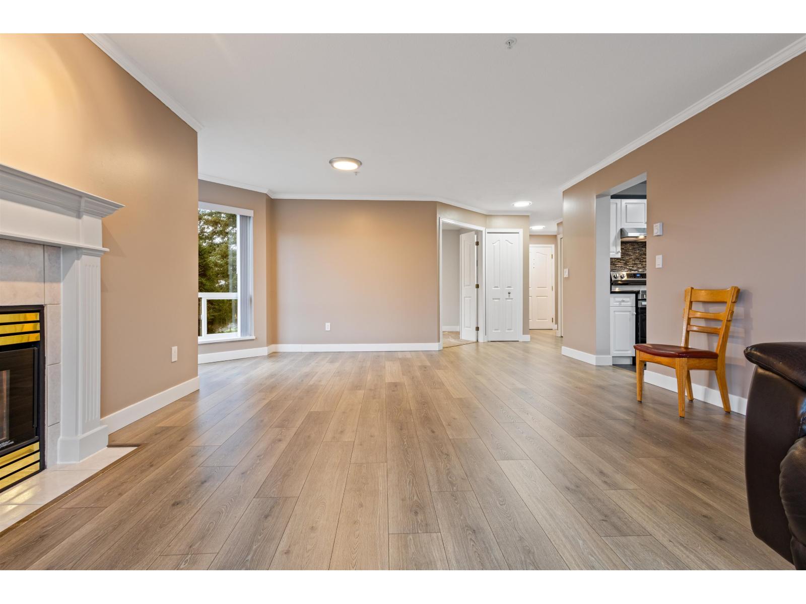 206 32120 Mt Waddington Avenue Property Photo 5