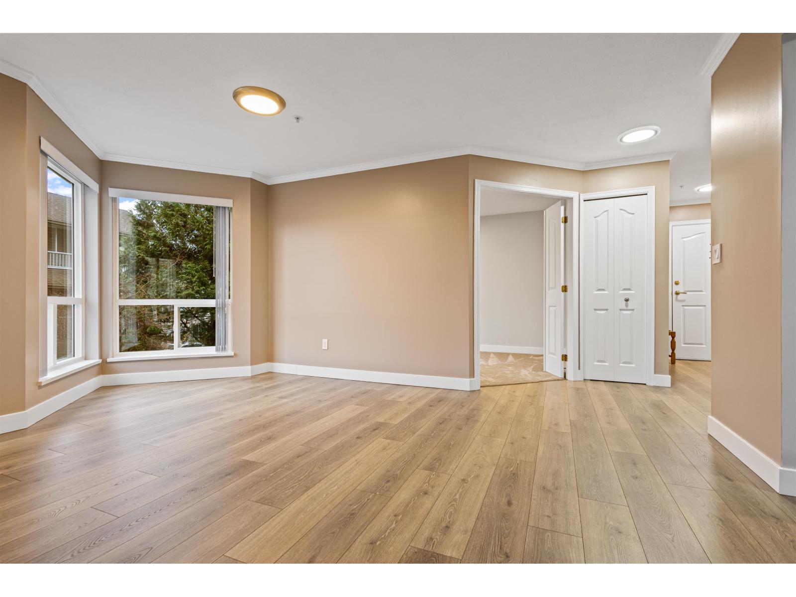 206 32120 Mt Waddington Avenue Property Photo 6