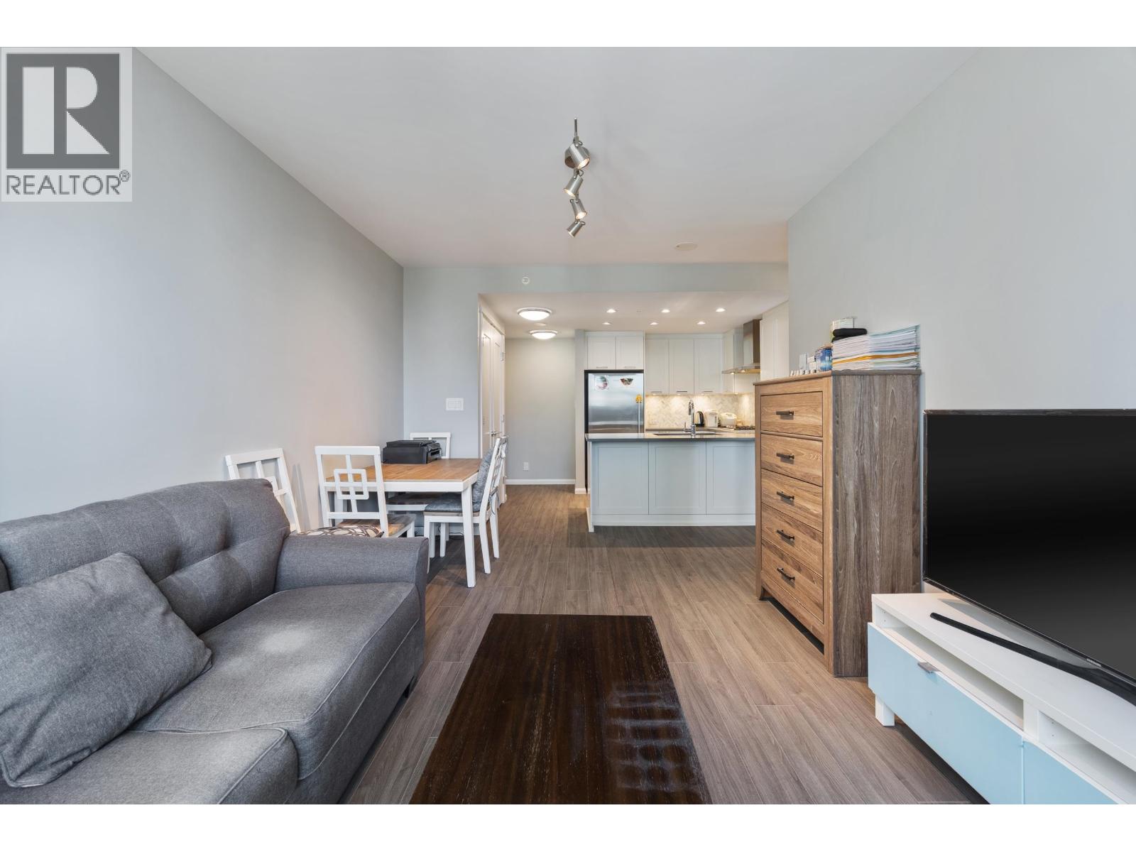 1401 520 Como Lake Avenue Property Photo 2