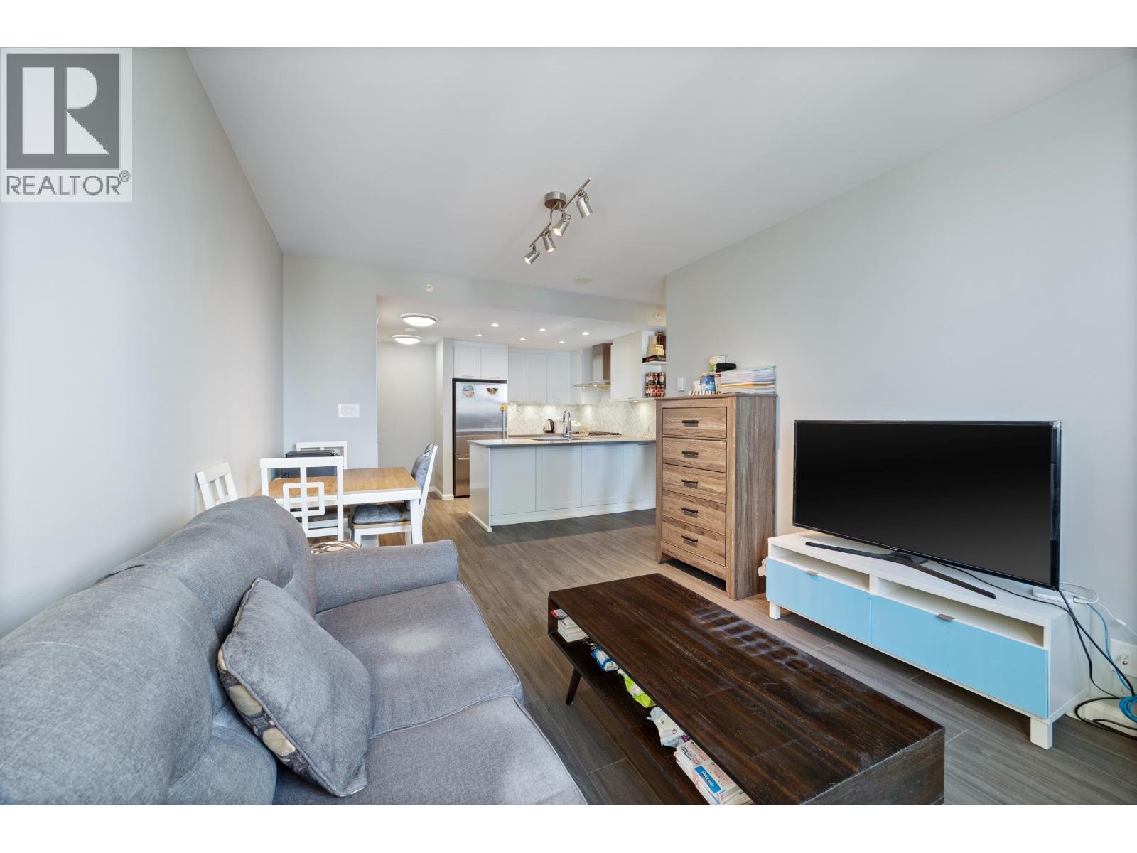 1401 520 Como Lake Avenue Property Photo 3