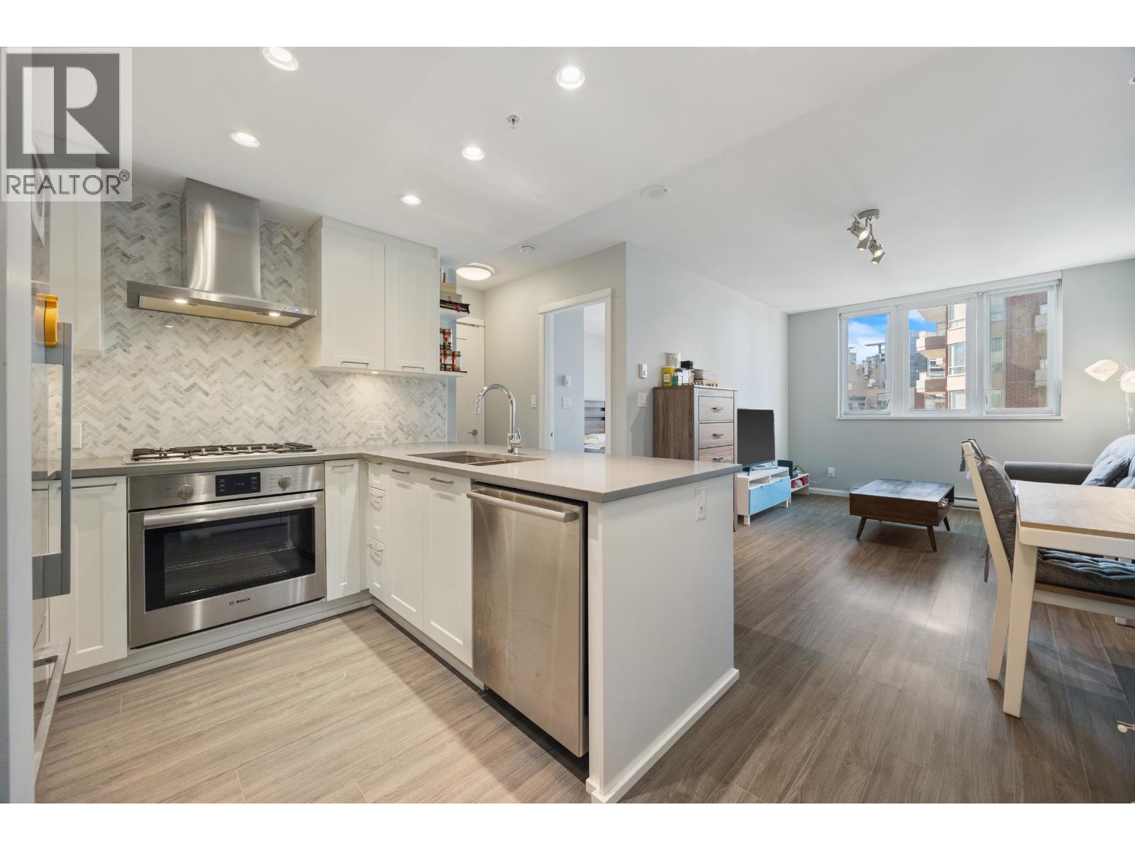 1401 520 Como Lake Avenue Property Photo 8