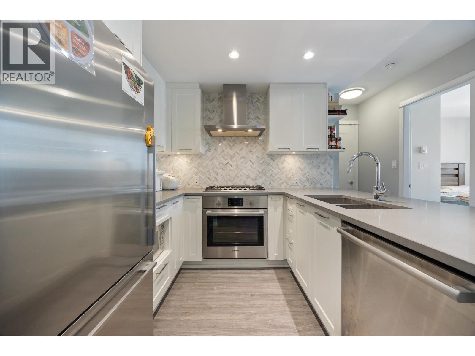 1401 520 Como Lake Avenue Property Photo 9
