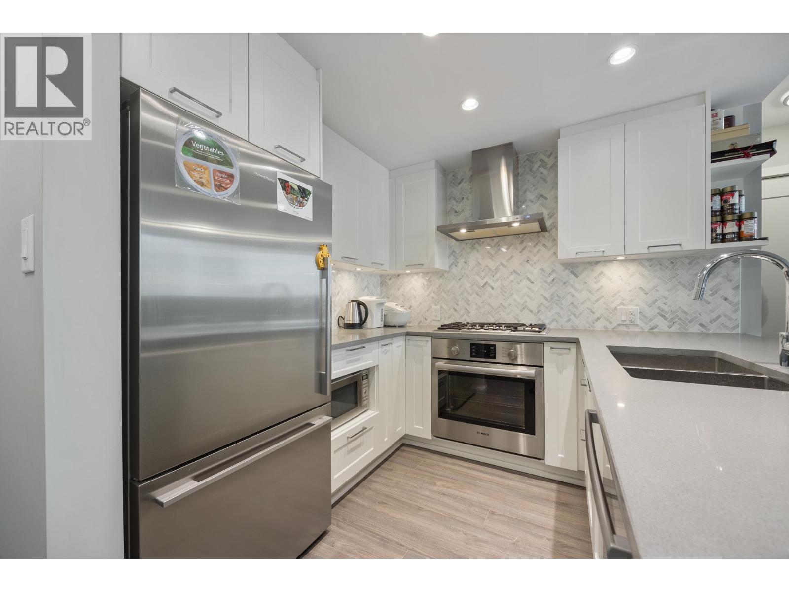 1401 520 Como Lake Avenue Property Photo 10