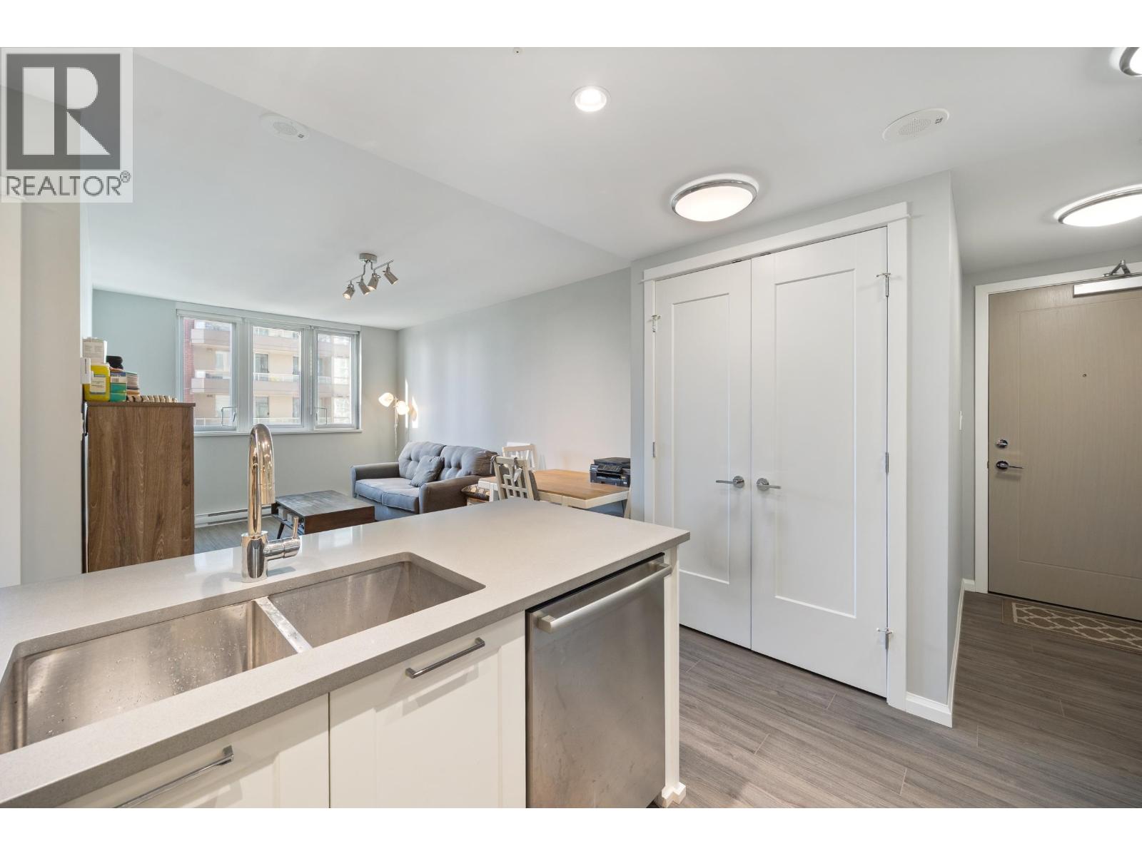 1401 520 Como Lake Avenue Property Photo 11