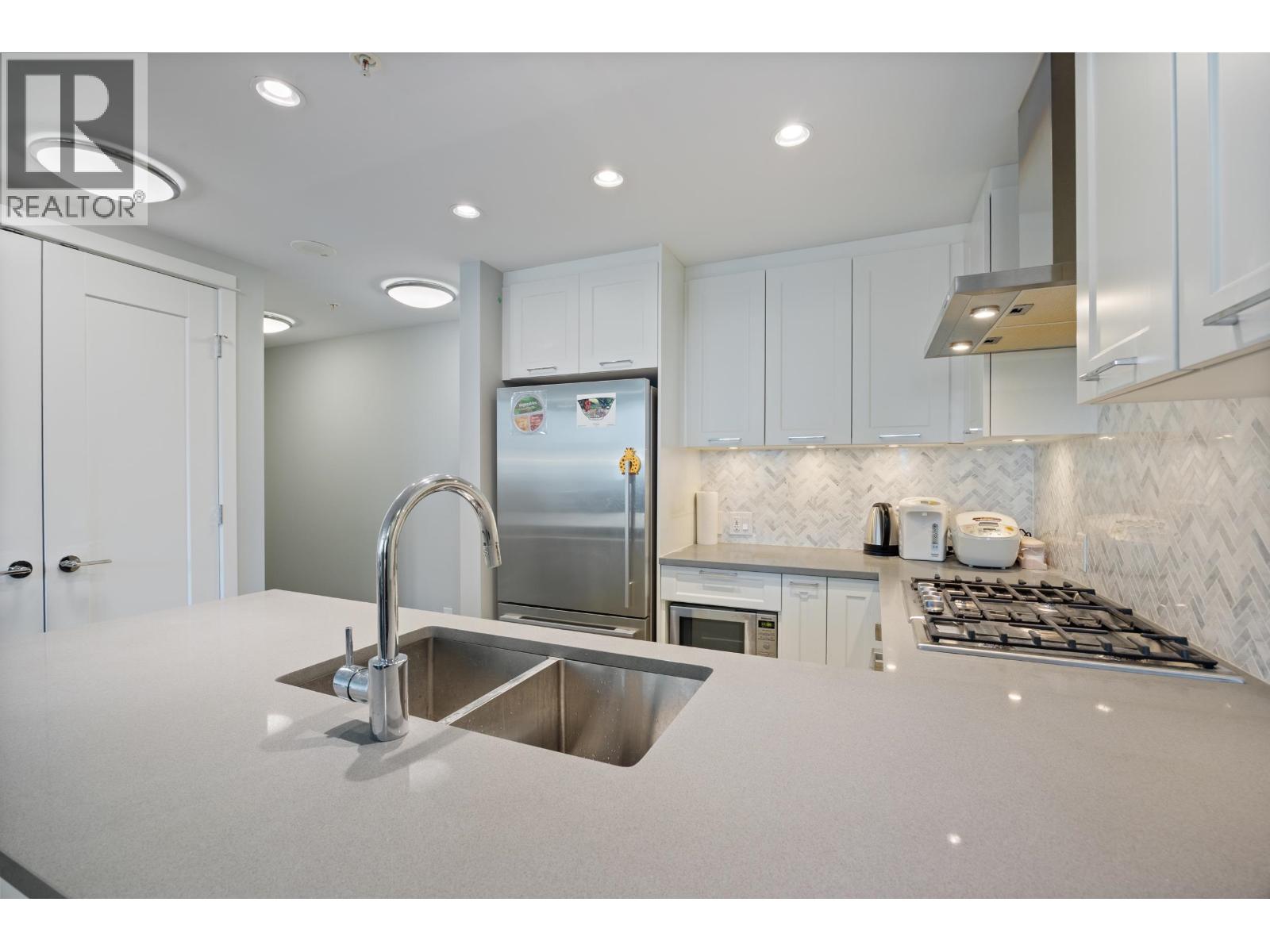 1401 520 Como Lake Avenue Property Photo 12