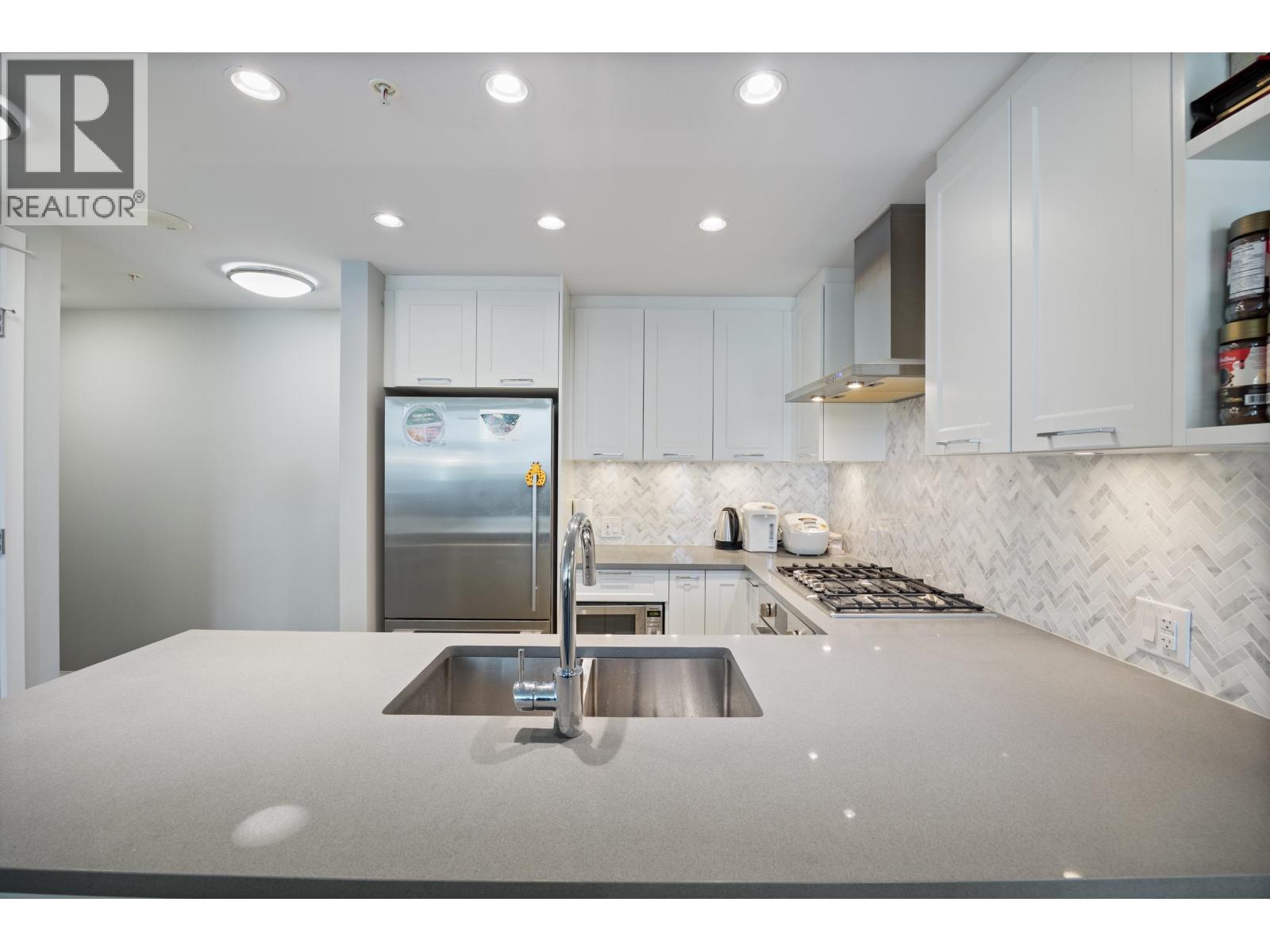 1401 520 Como Lake Avenue Property Photo 13