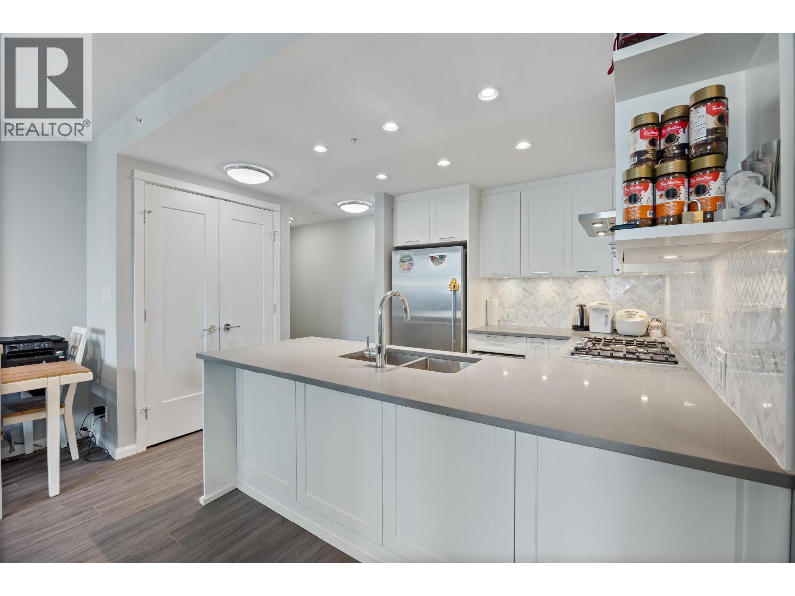 1401 520 Como Lake Avenue Property Photo 14