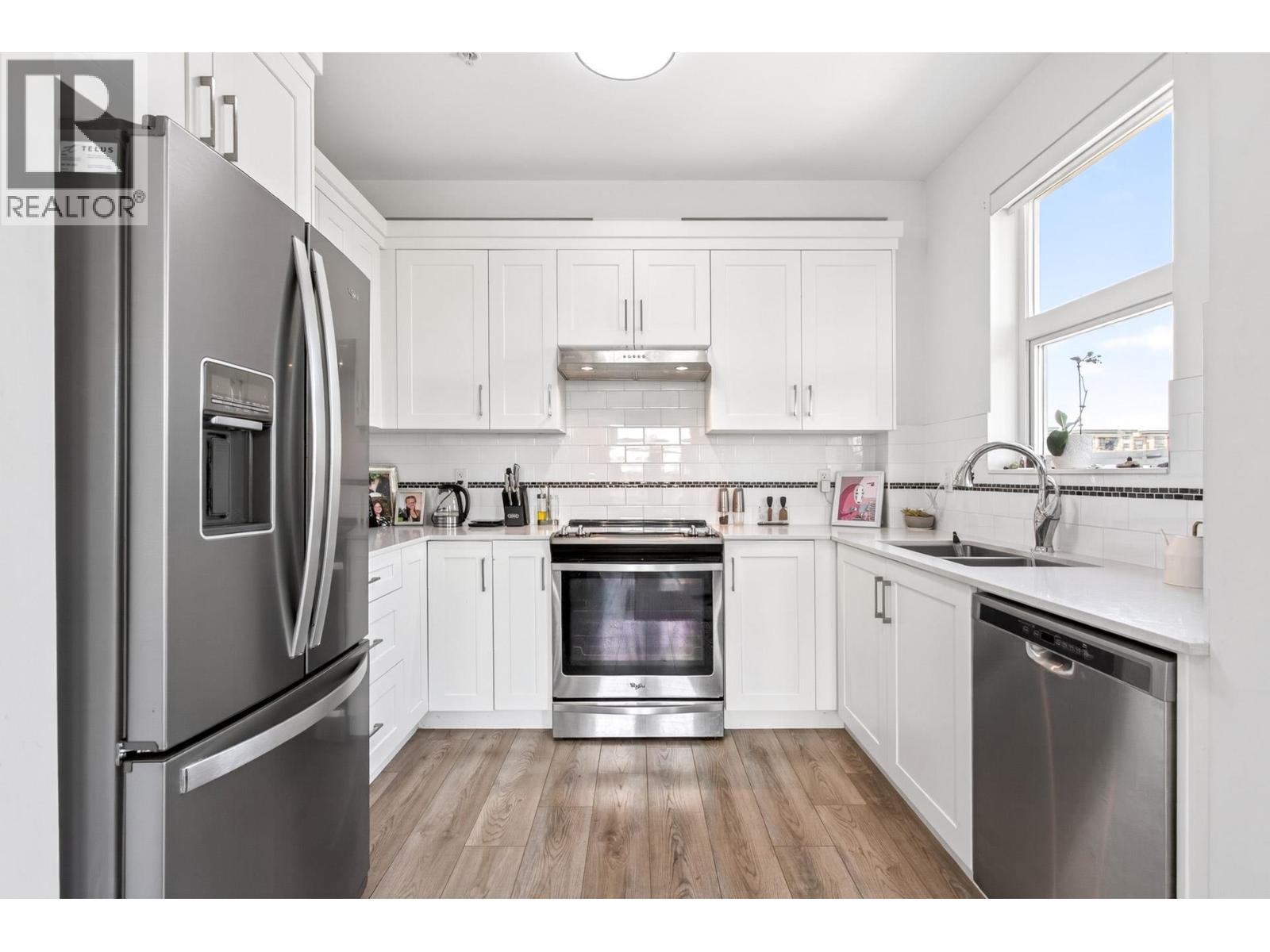 403 22577 Royal Crescent Property Photo 10