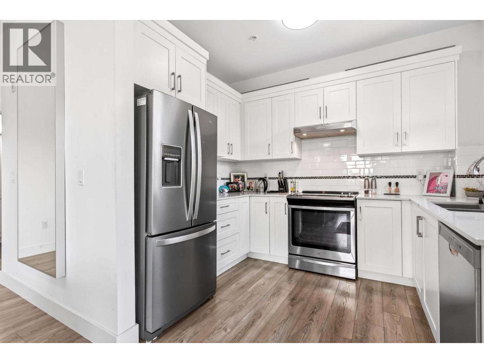 403 22577 Royal Crescent Property Photo 12