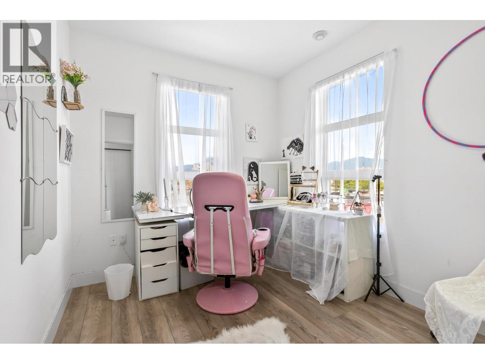 403 22577 Royal Crescent Property Photo 21