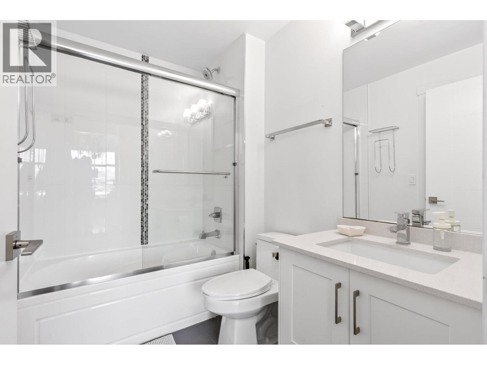 403 22577 Royal Crescent Property Photo 22