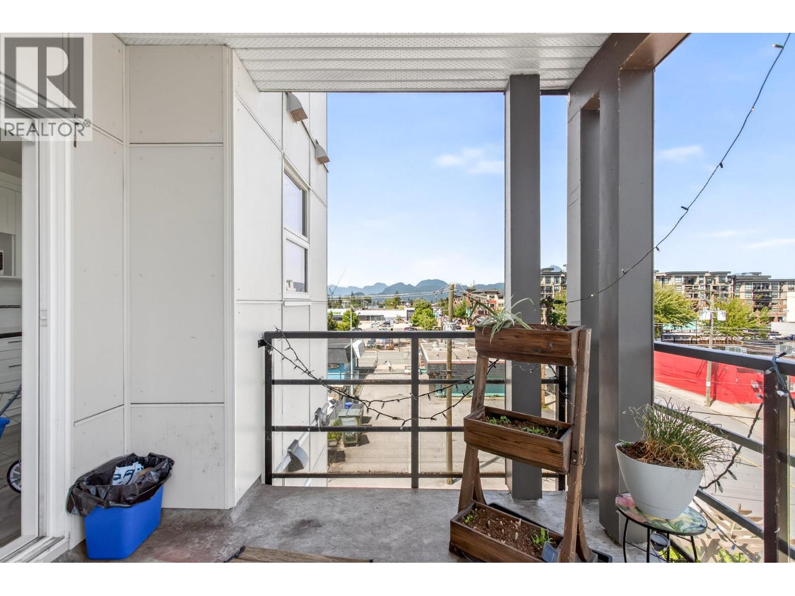 403 22577 Royal Crescent Property Photo 27