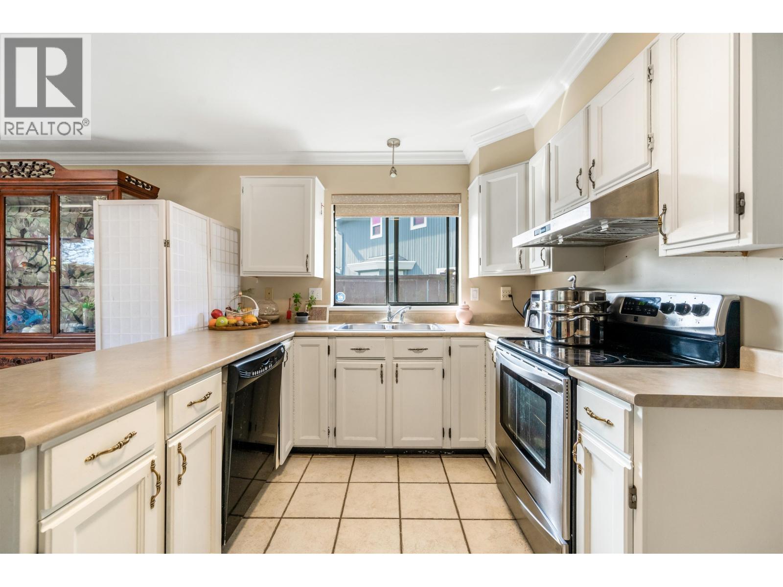 10660 Canso Crescent Property Photo 10