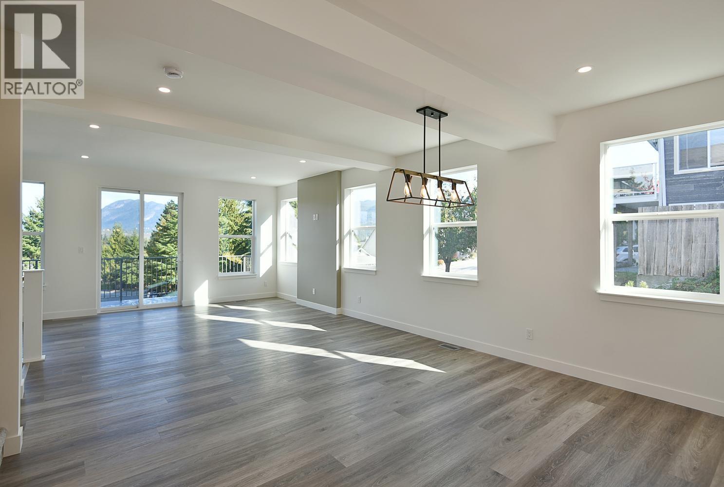 5825 Trail Avenue Property Photo 7