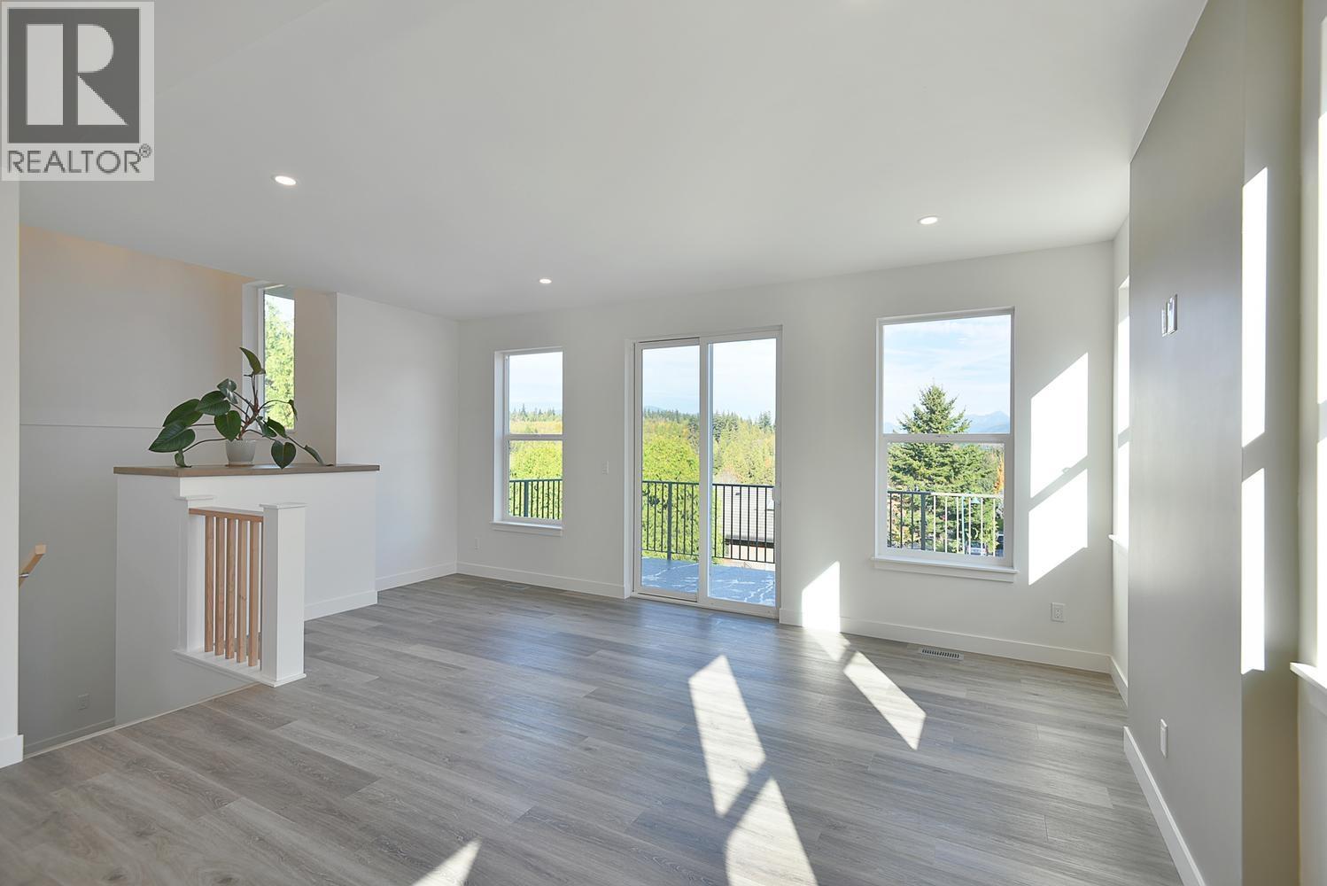 5825 Trail Avenue Property Photo 8