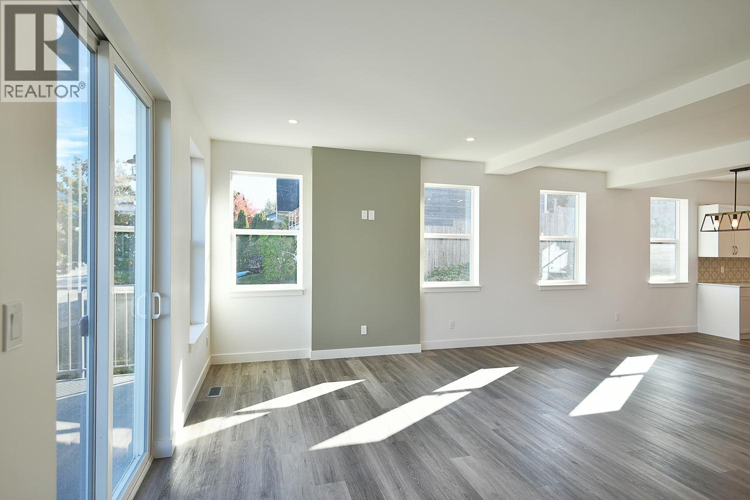 5825 Trail Avenue Property Photo 9