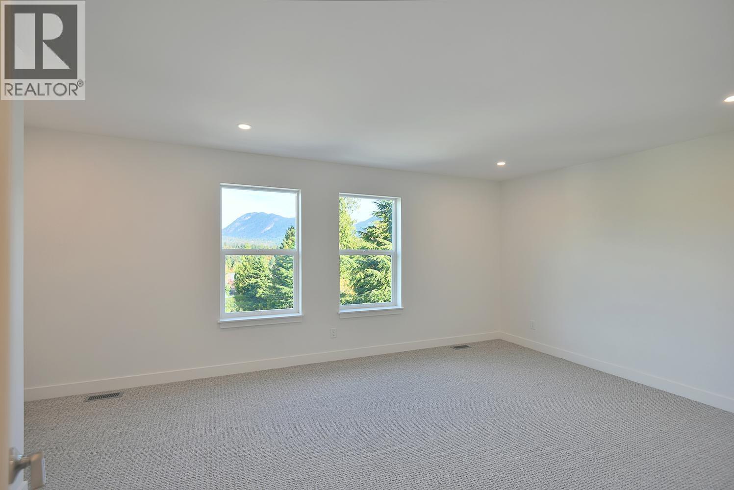5825 Trail Avenue Property Photo 22