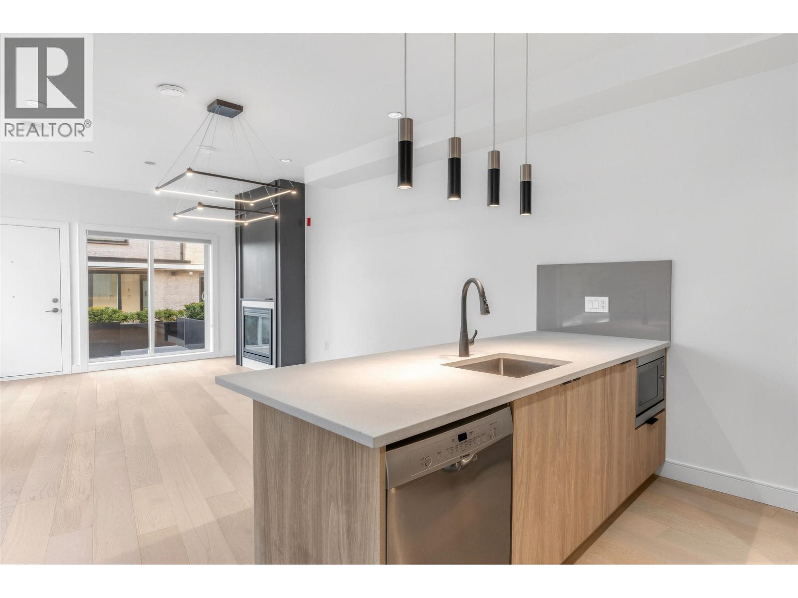 7351 Oak Street Property Photo 2