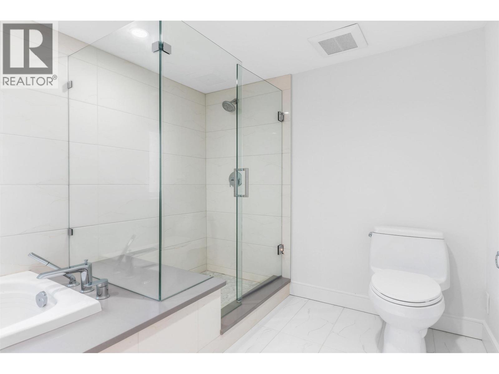 7351 Oak Street Property Photo 4