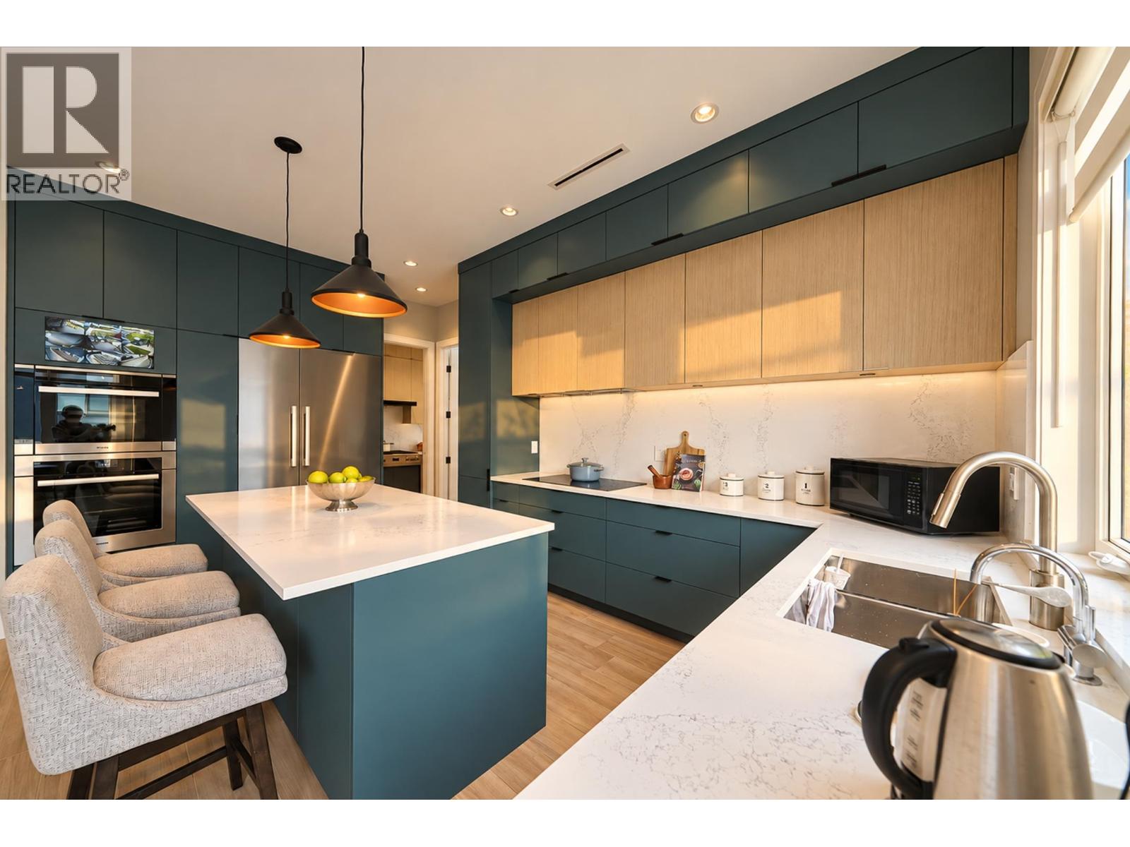 6376 Burns Street Property Photo 11