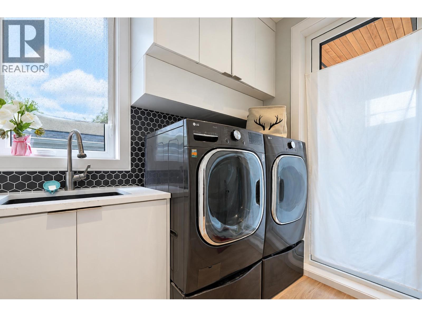 6376 Burns Street Property Photo 16