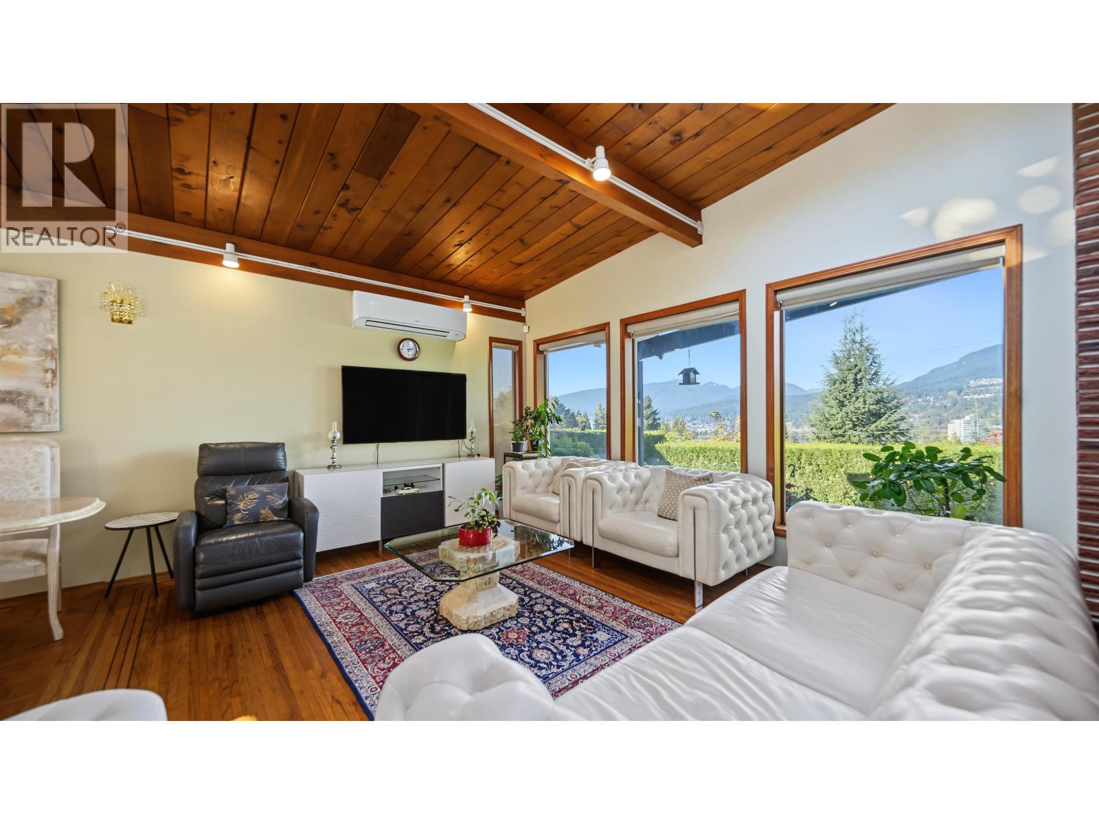 2206 Pinecrest Avenue Property Photo 3