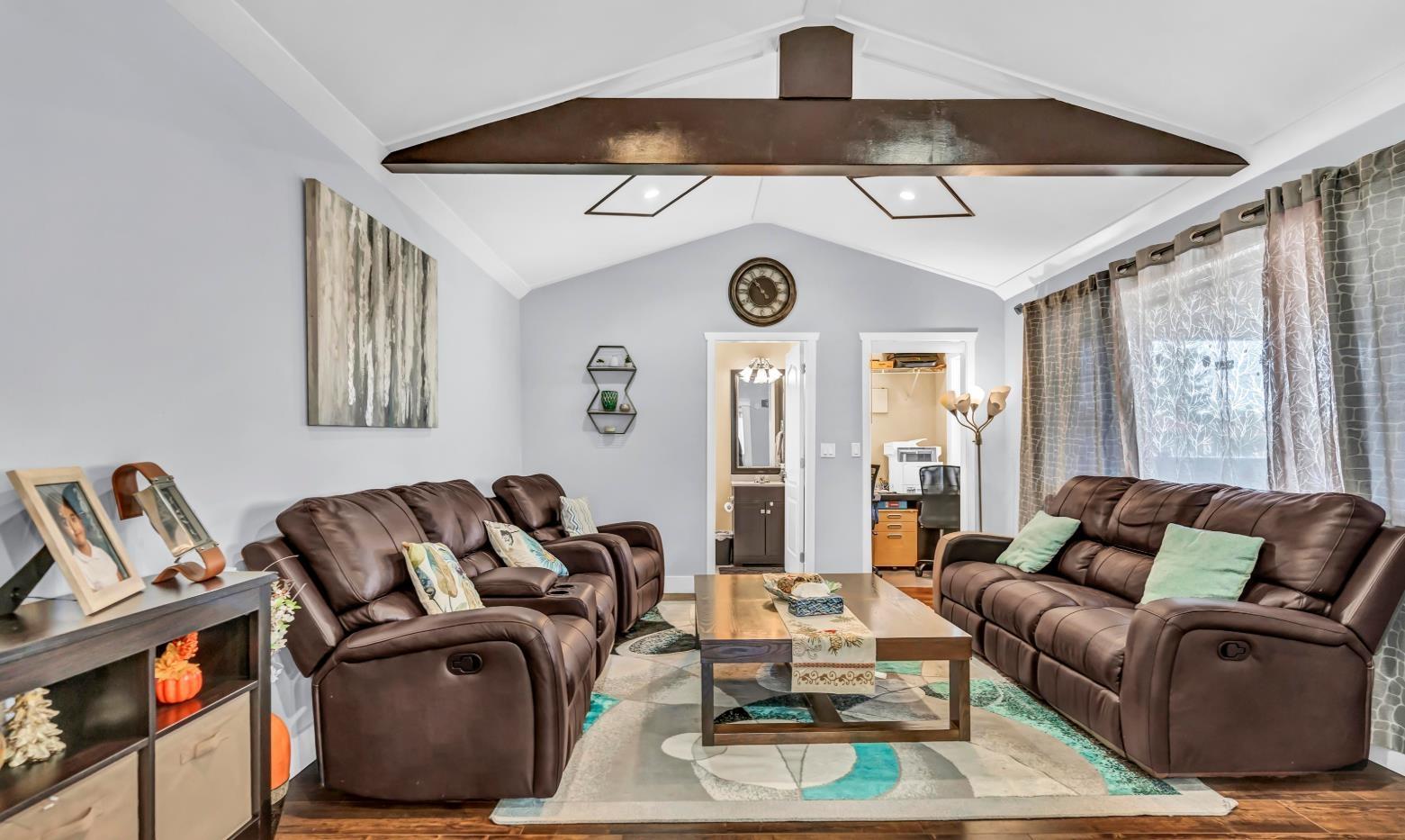 18240 64 Avenue Property Photo 2