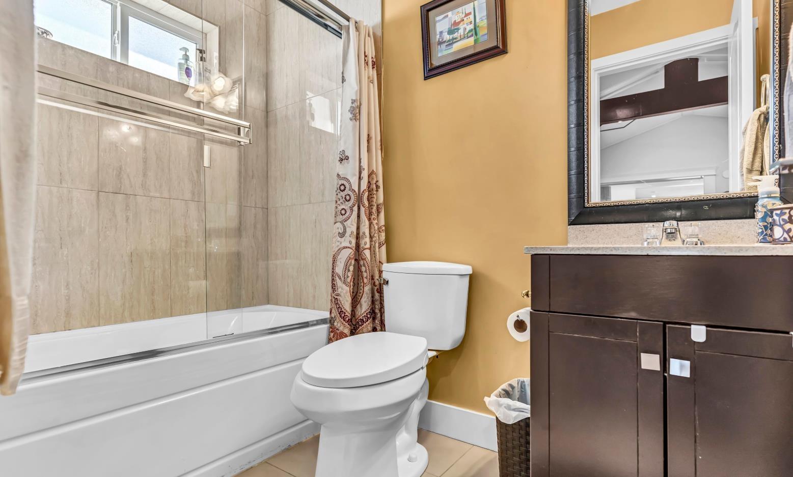 18240 64 Avenue Property Photo 4