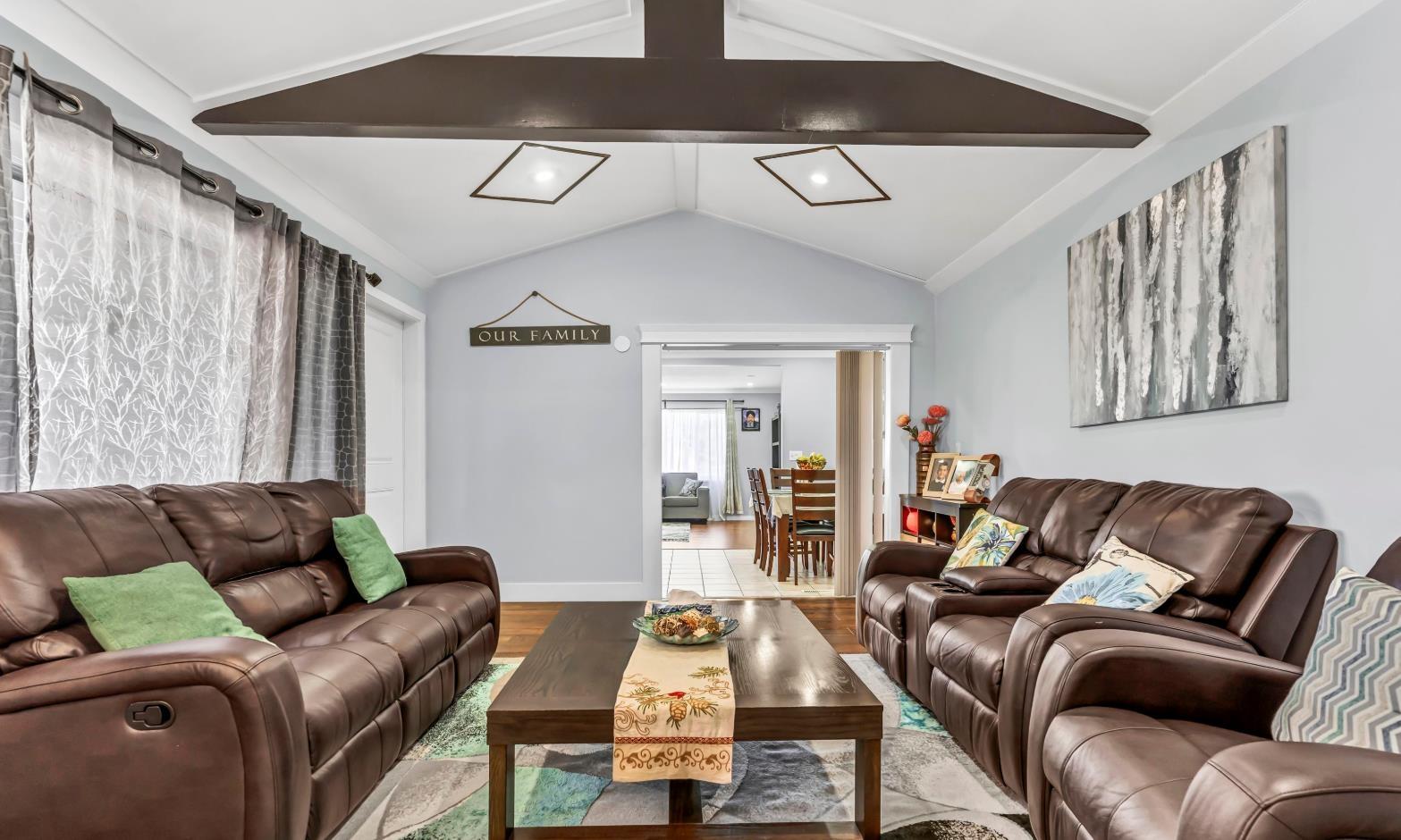 18240 64 Avenue Property Photo 5
