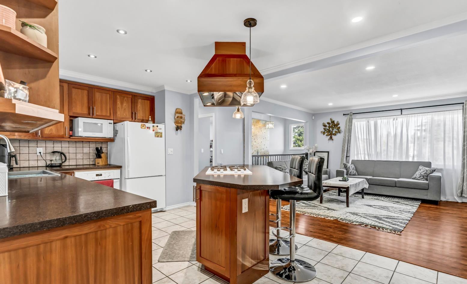 18240 64 Avenue Property Photo 7