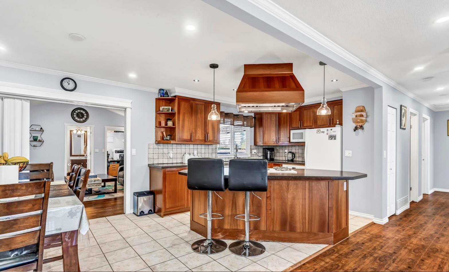 18240 64 Avenue Property Photo 8