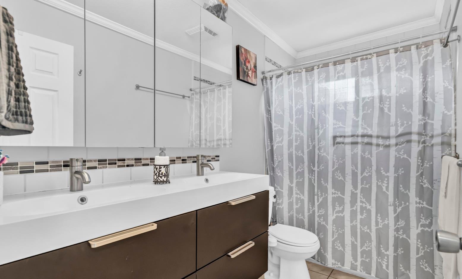 18240 64 Avenue Property Photo 14