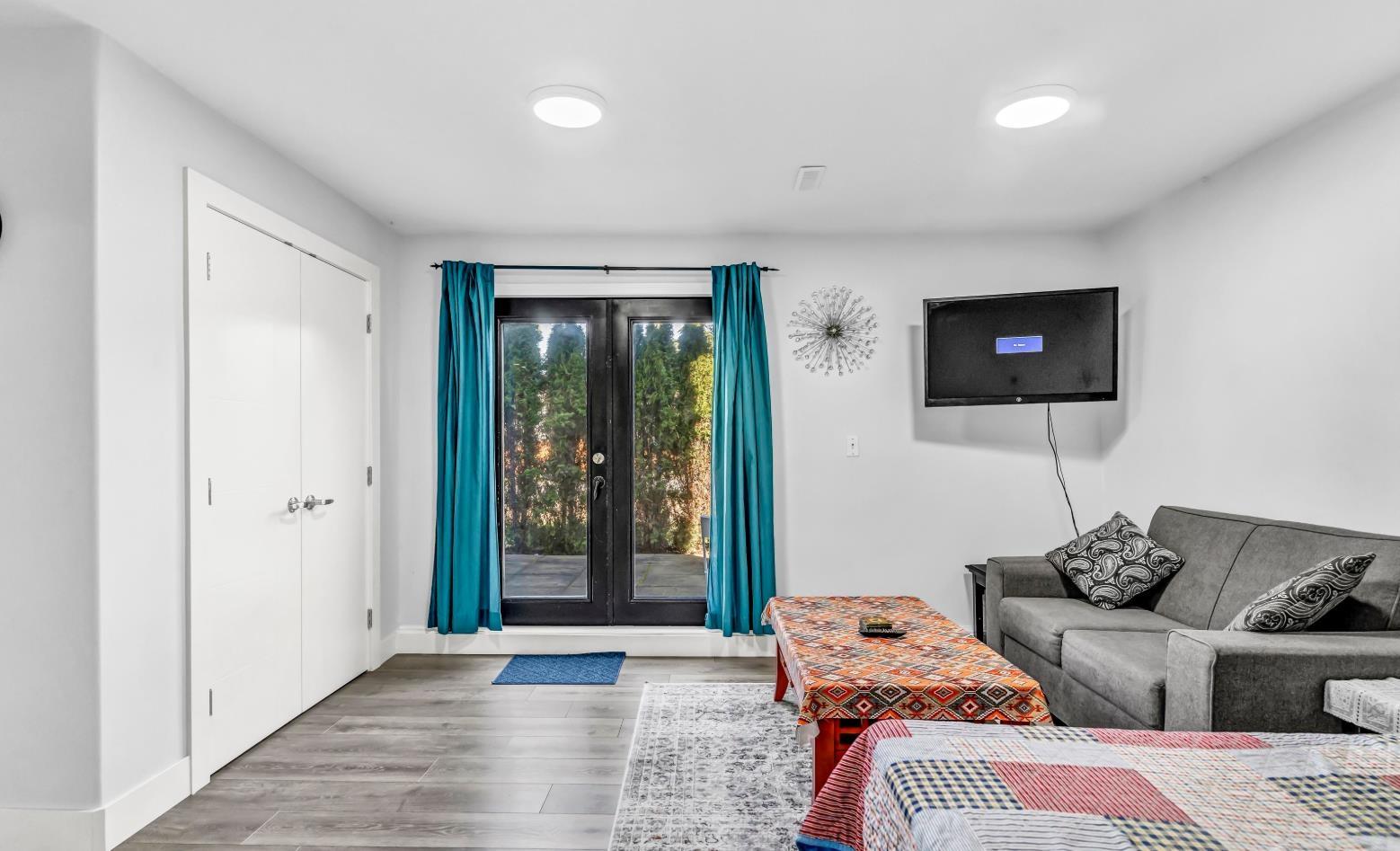 18240 64 Avenue Property Photo 24