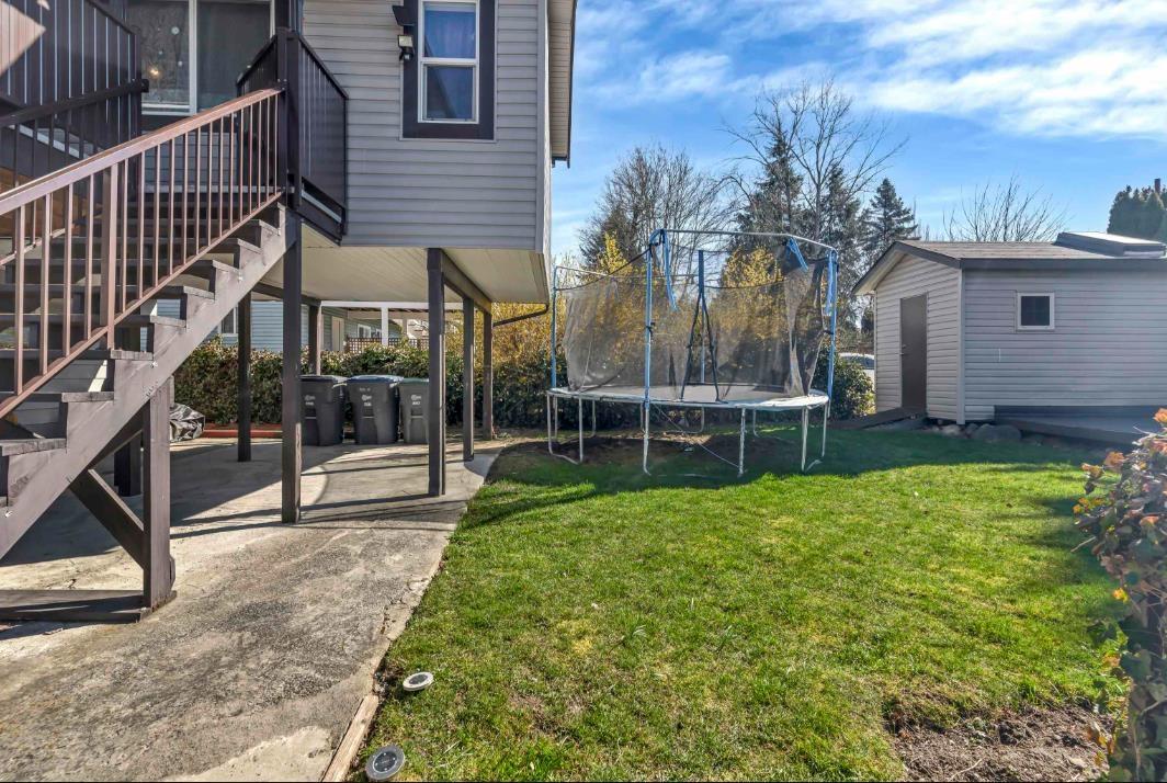18240 64 Avenue Property Photo 32