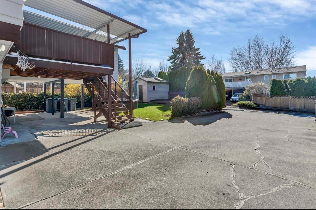 18240 64 Avenue Property Photo 35