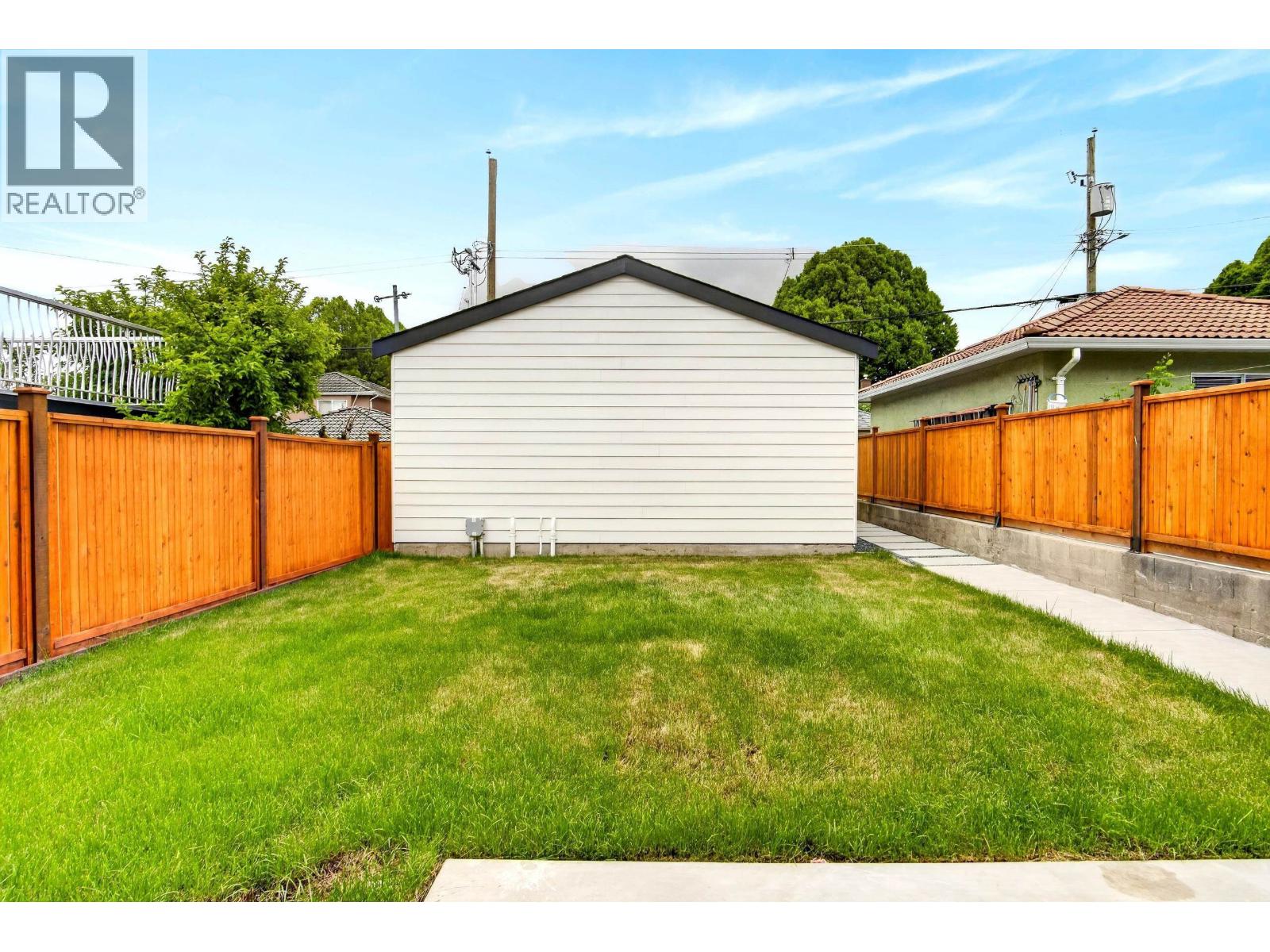 2 2741 E 7th Avenue Property Photo 27
