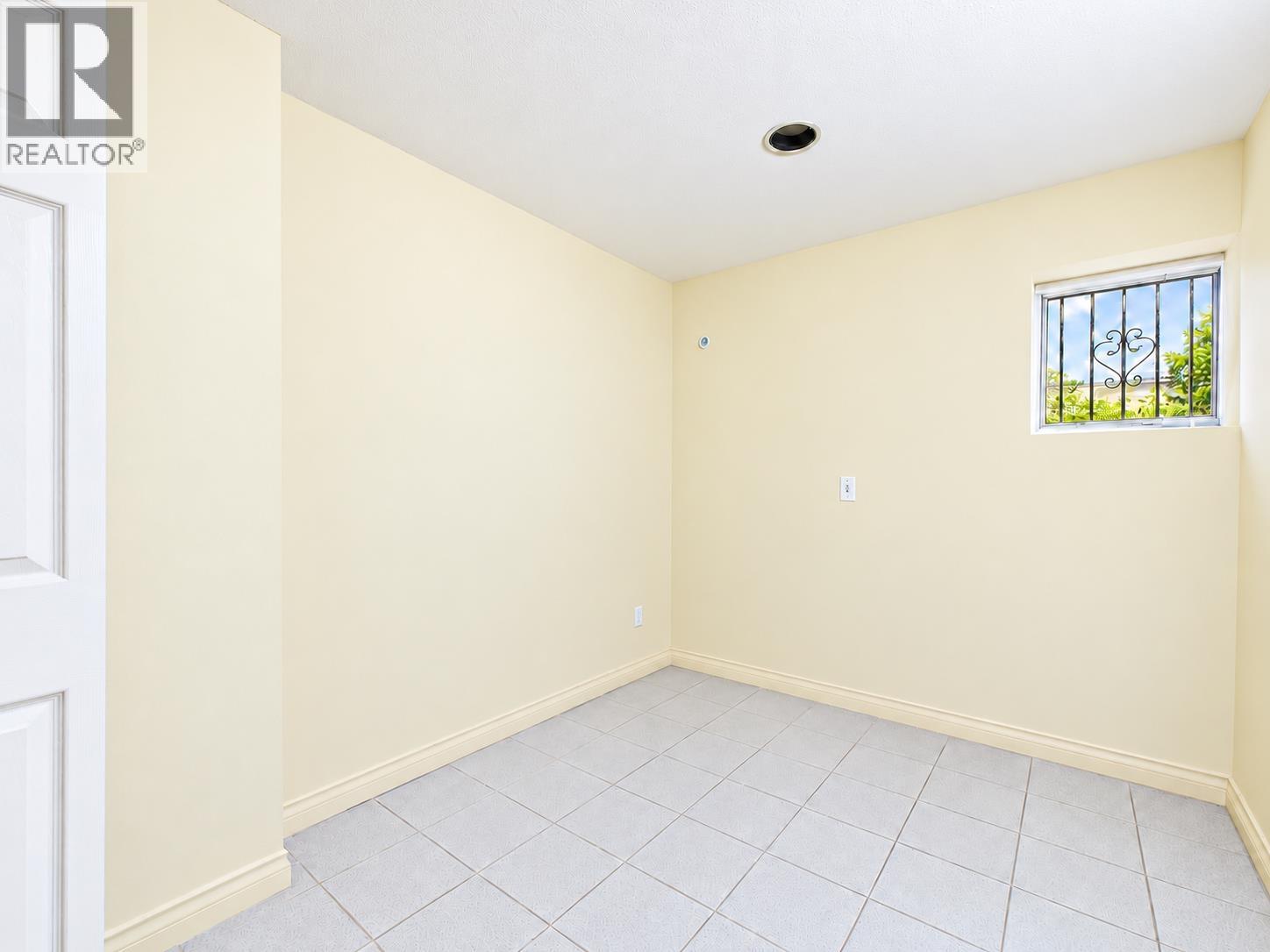825 Everett Crescent Property Photo 26