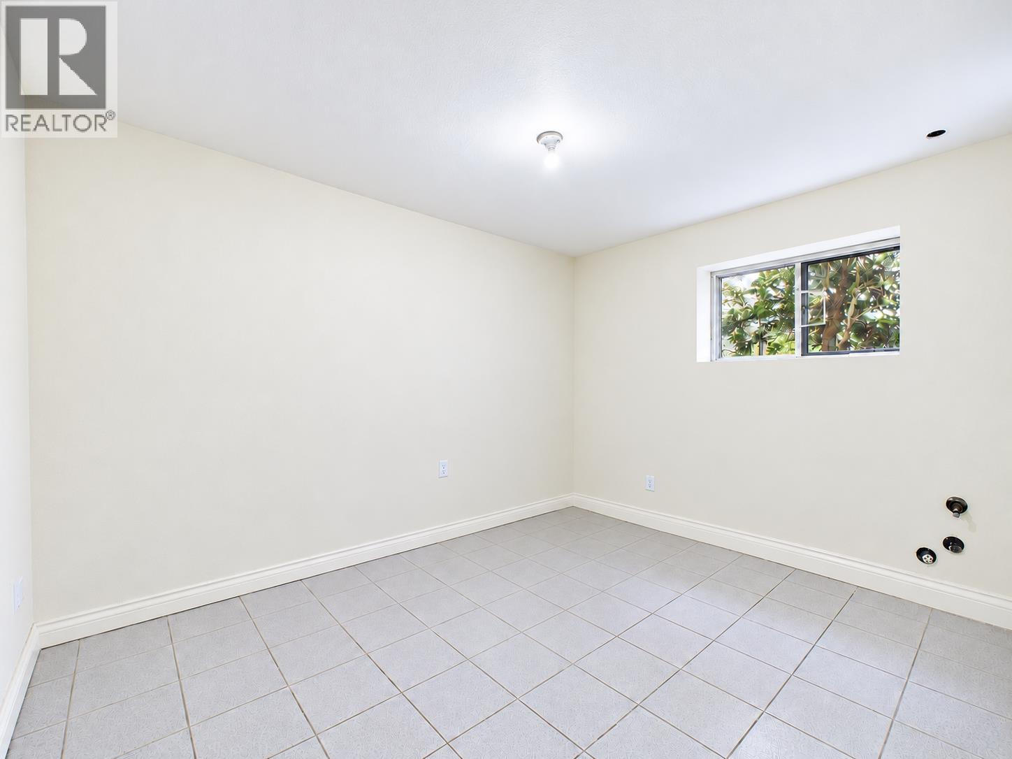 825 Everett Crescent Property Photo 28