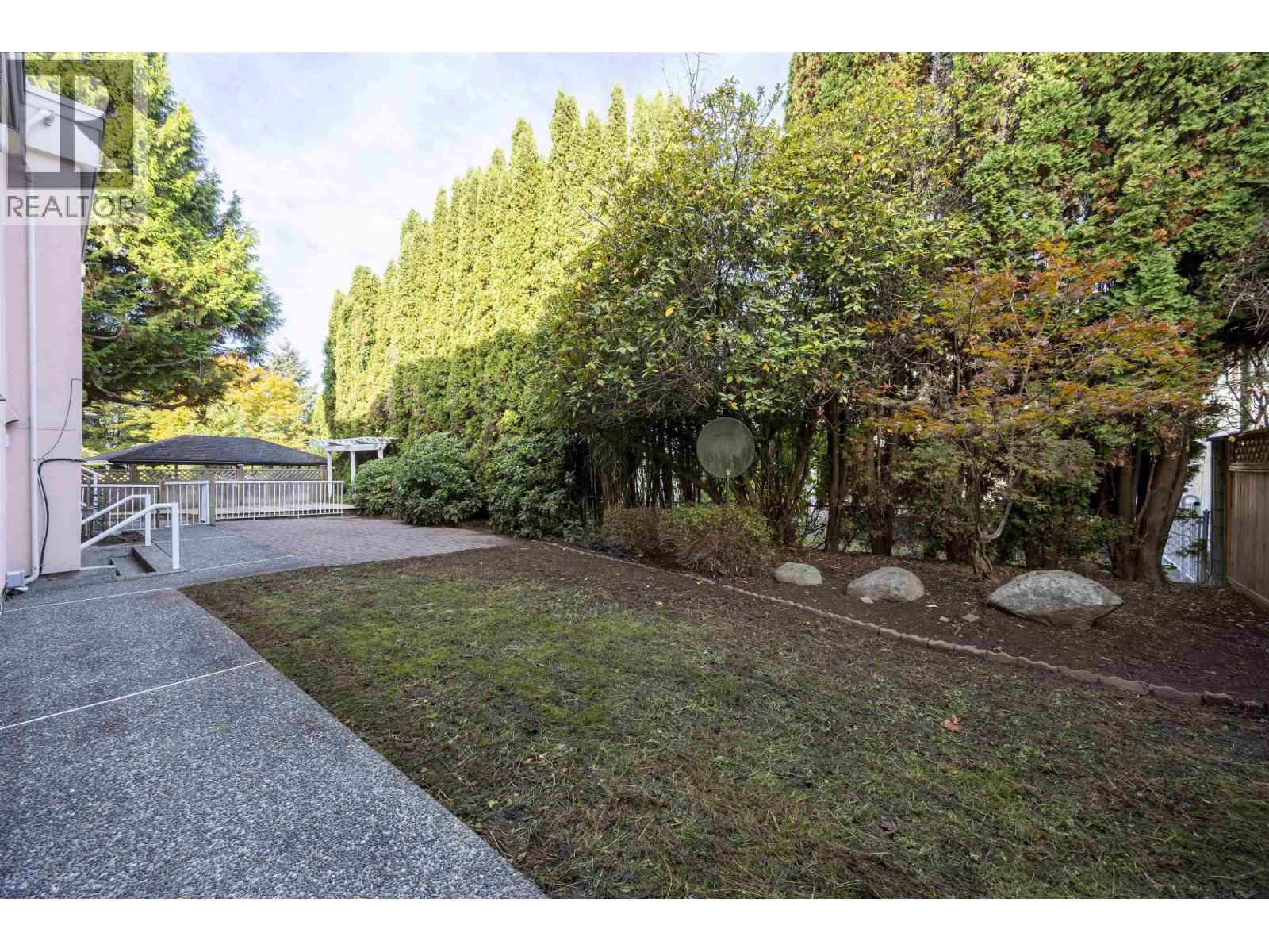 825 Everett Crescent Property Photo 34