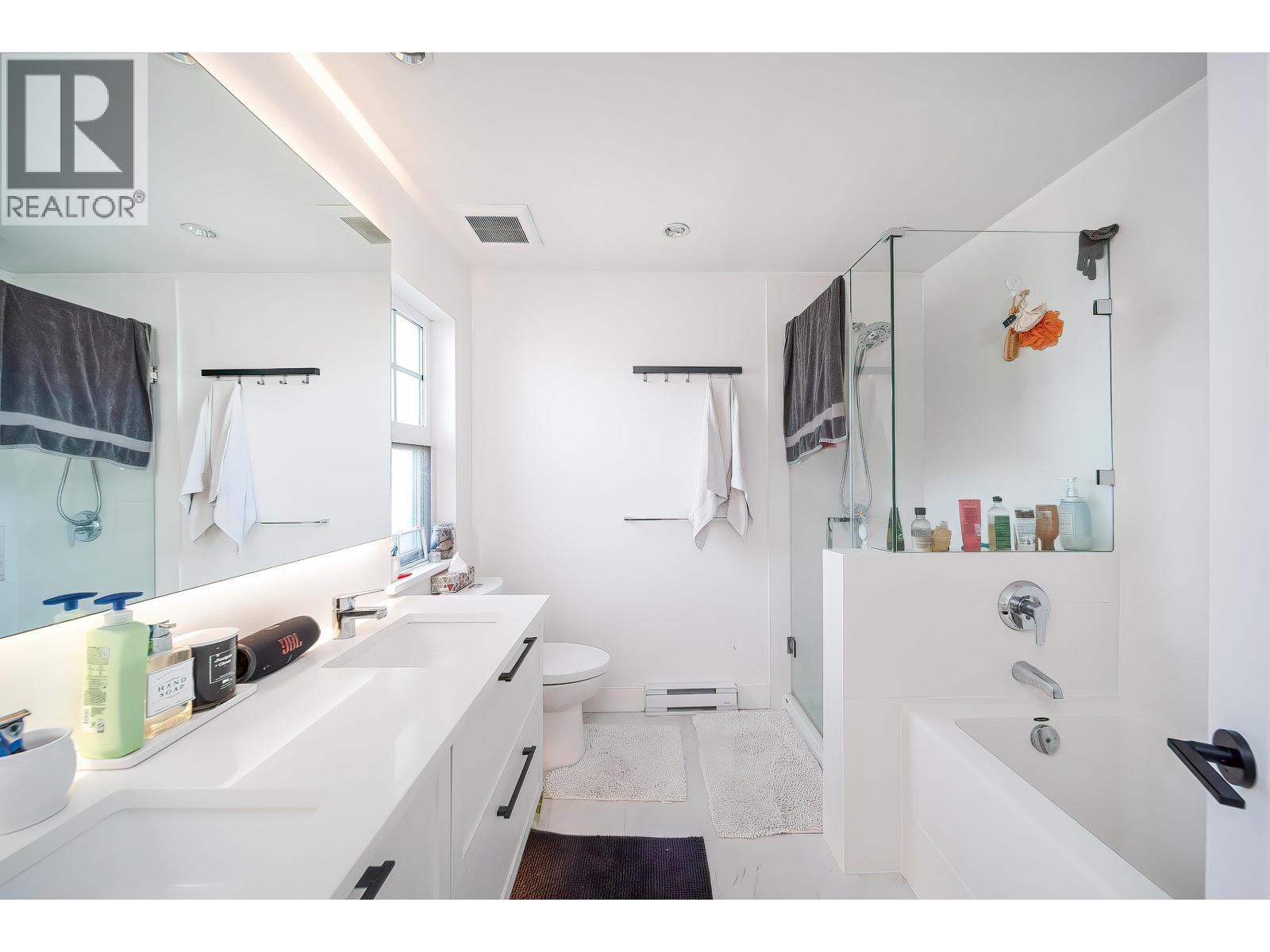 59 3552 Victoria Drive Property Photo 10