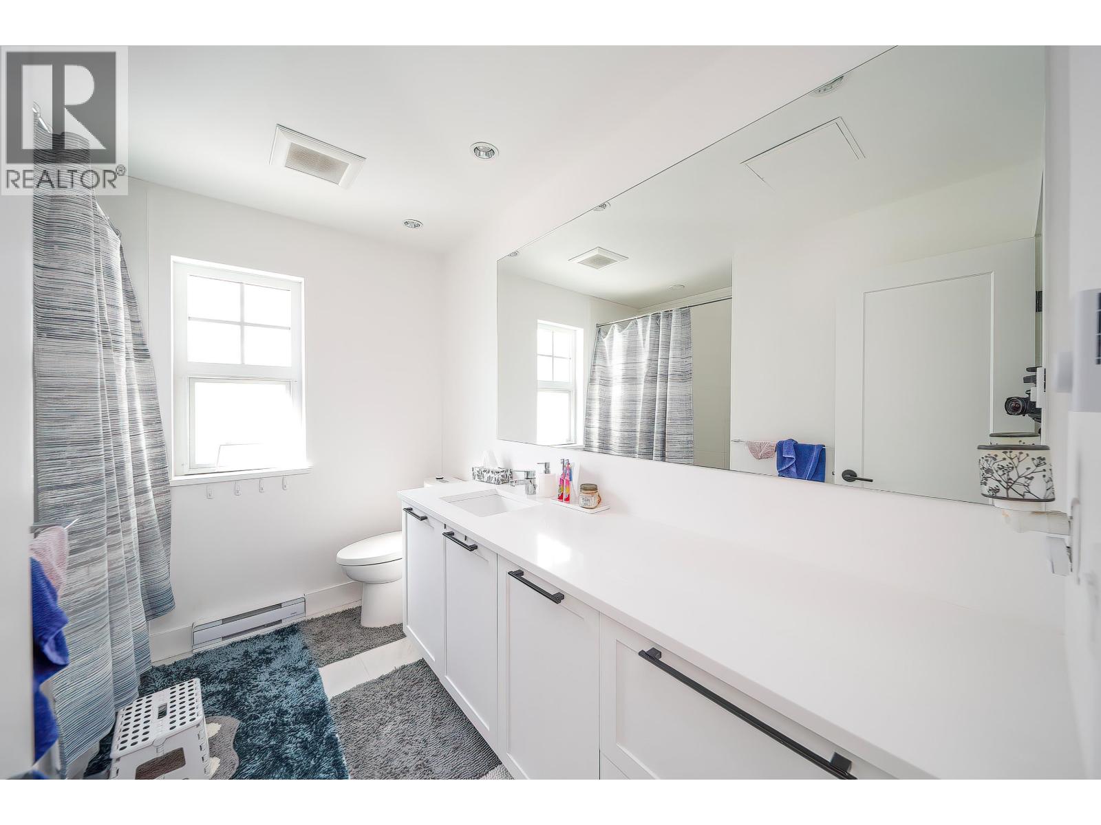 59 3552 Victoria Drive Property Photo 12