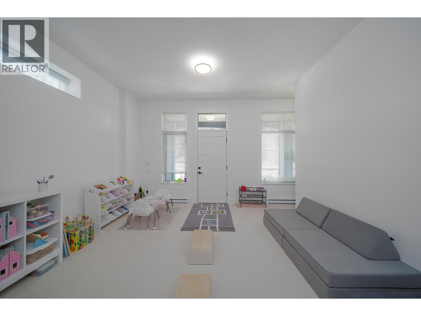 59 3552 Victoria Drive Property Photo 15