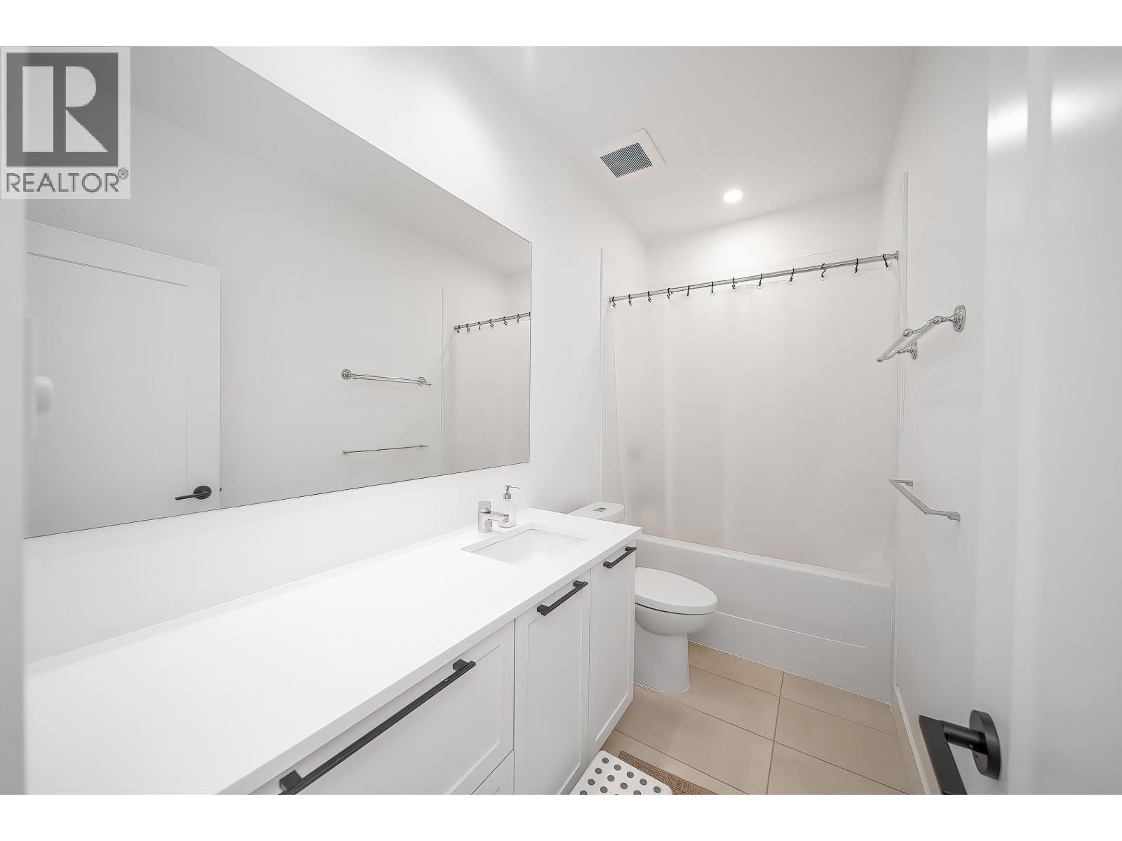 59 3552 Victoria Drive Property Photo 17