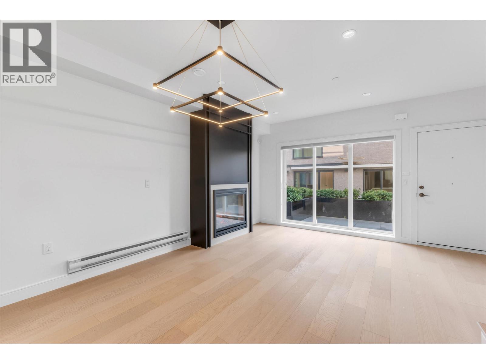 7353 Oak Street Property Photo 2